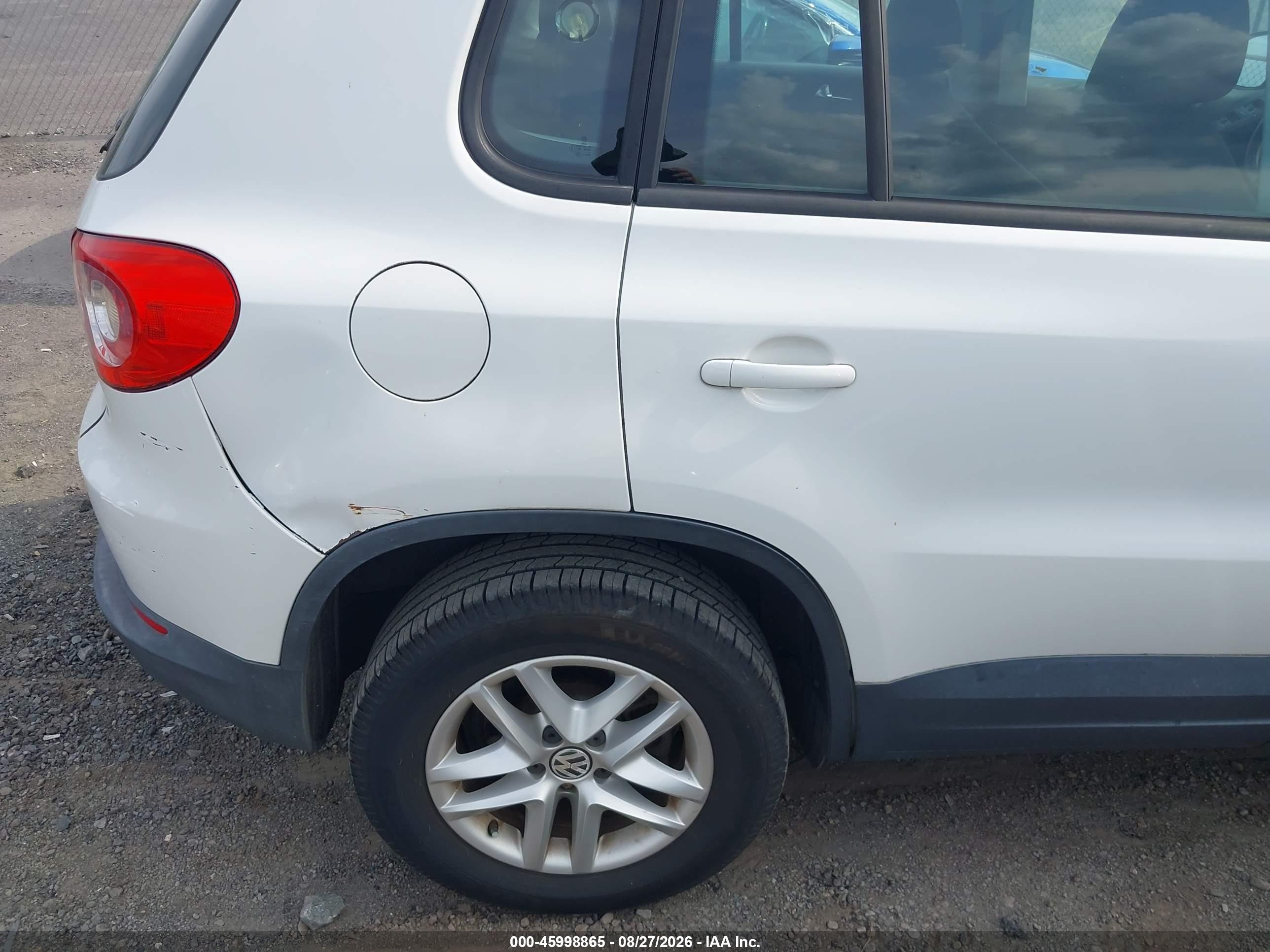 2011 Volkswagen Tiguan S White vin: WVGAV7AX2BW505561