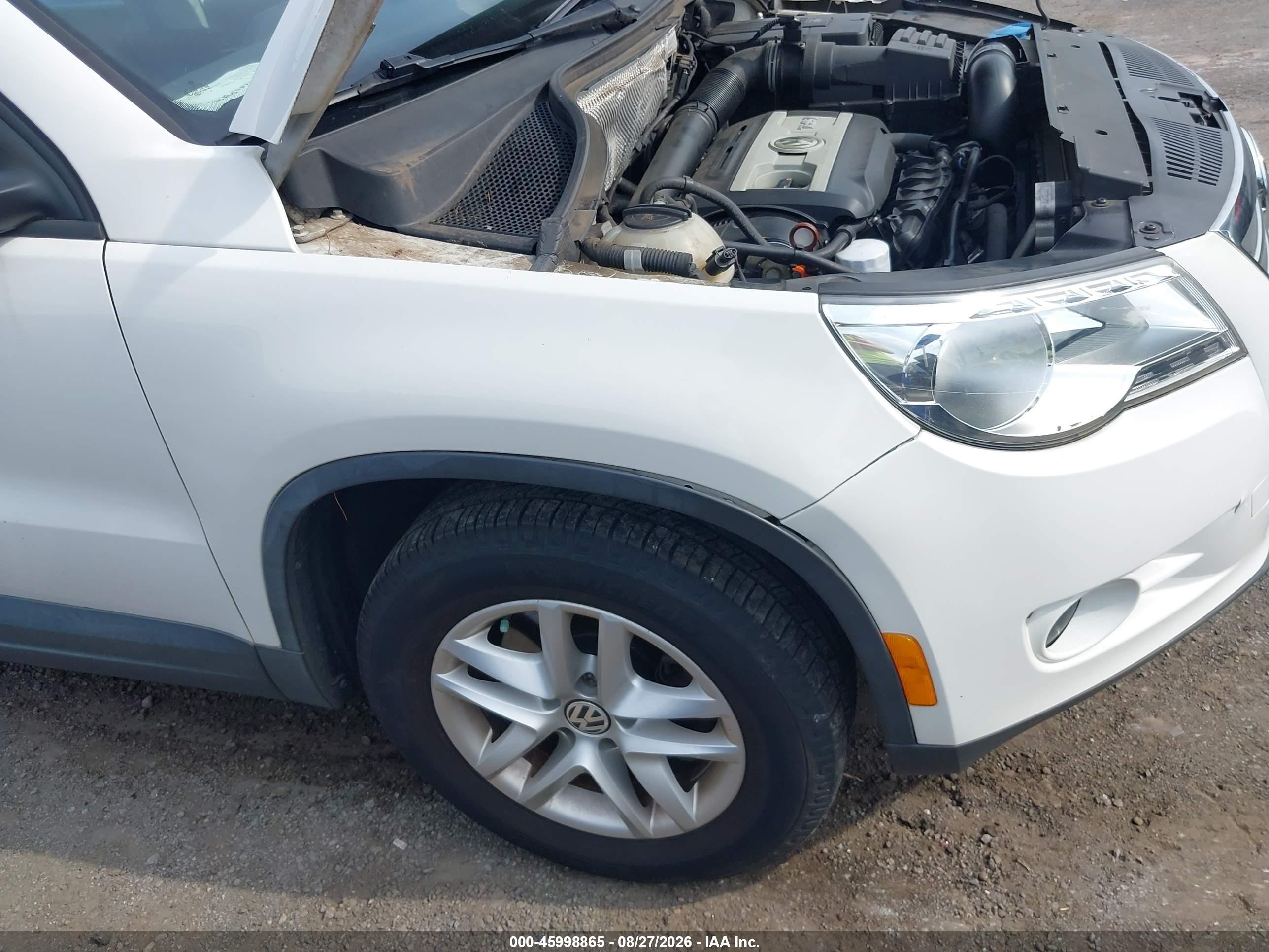 2011 Volkswagen Tiguan S White vin: WVGAV7AX2BW505561