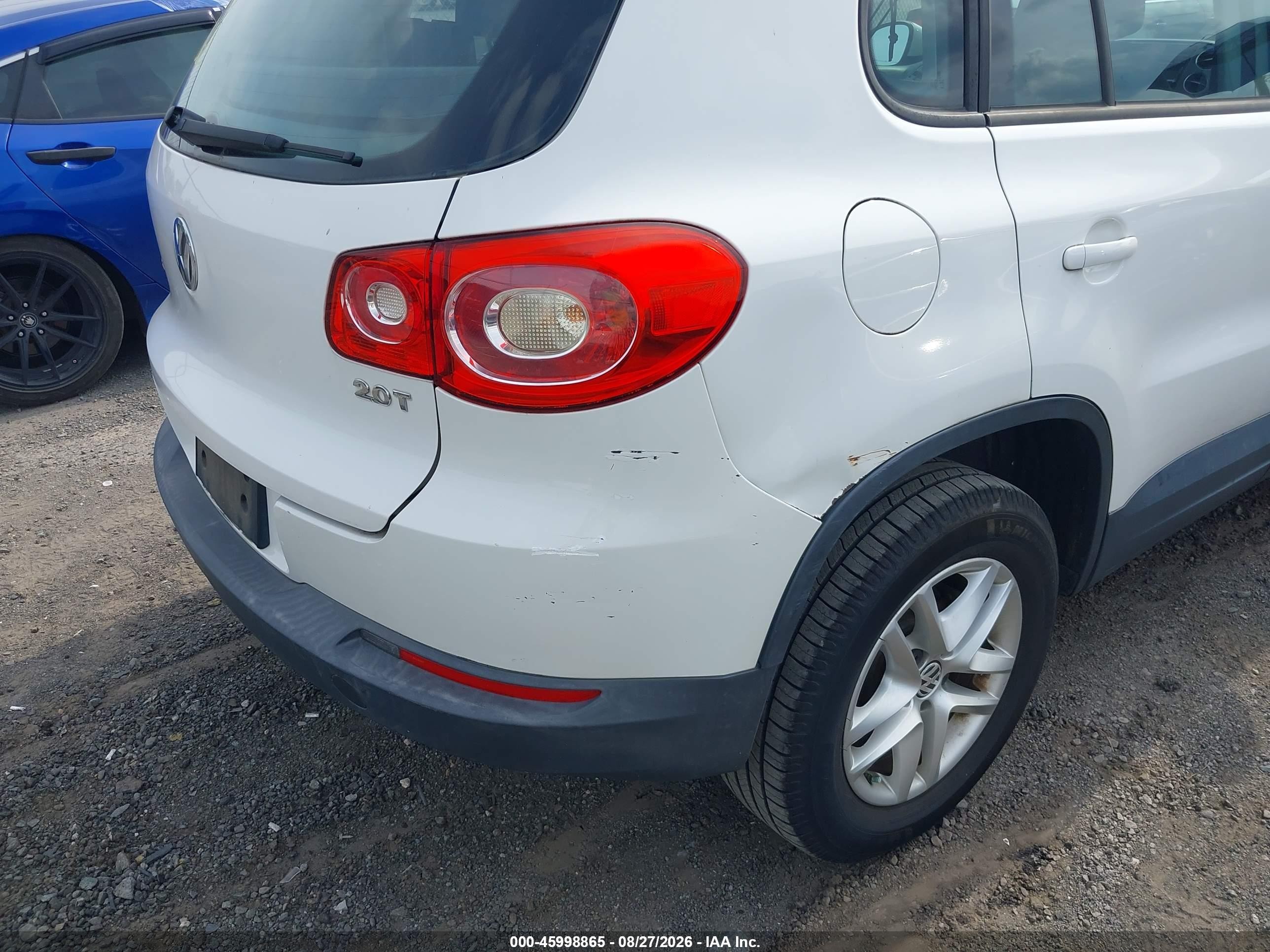 2011 Volkswagen Tiguan S White vin: WVGAV7AX2BW505561