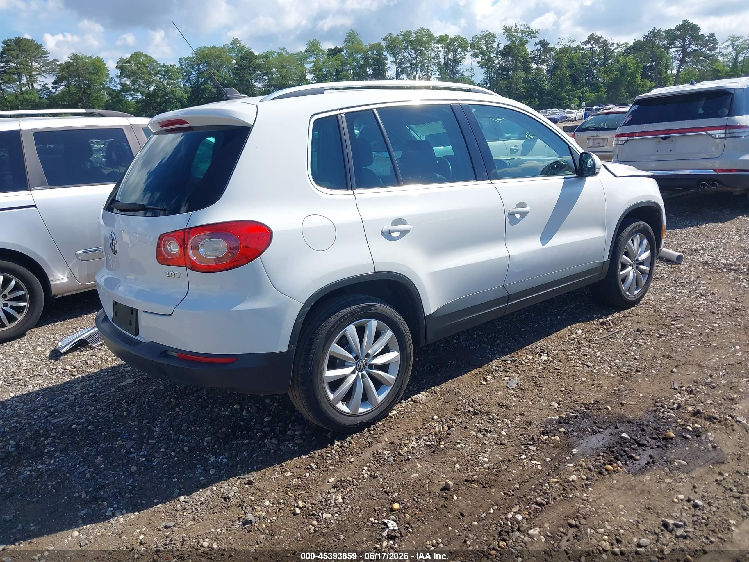 2011 Volkswagen Tiguan Se White vin: WVGAV7AX2BW508976