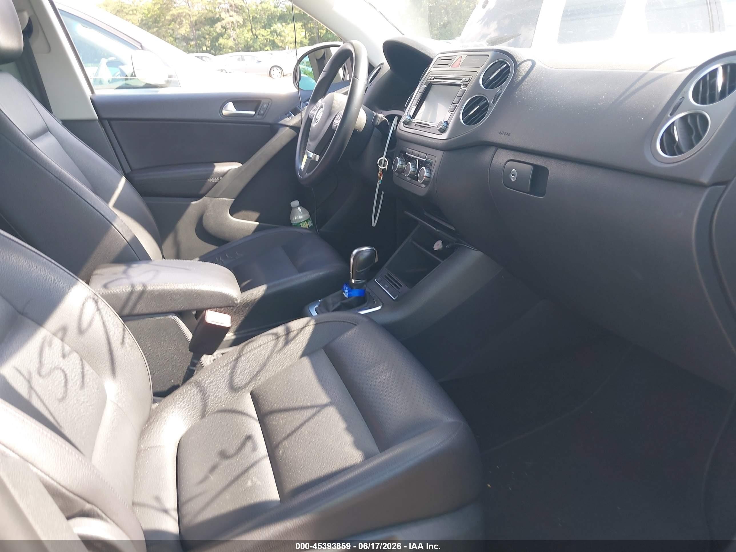 2011 Volkswagen Tiguan Se White vin: WVGAV7AX2BW508976