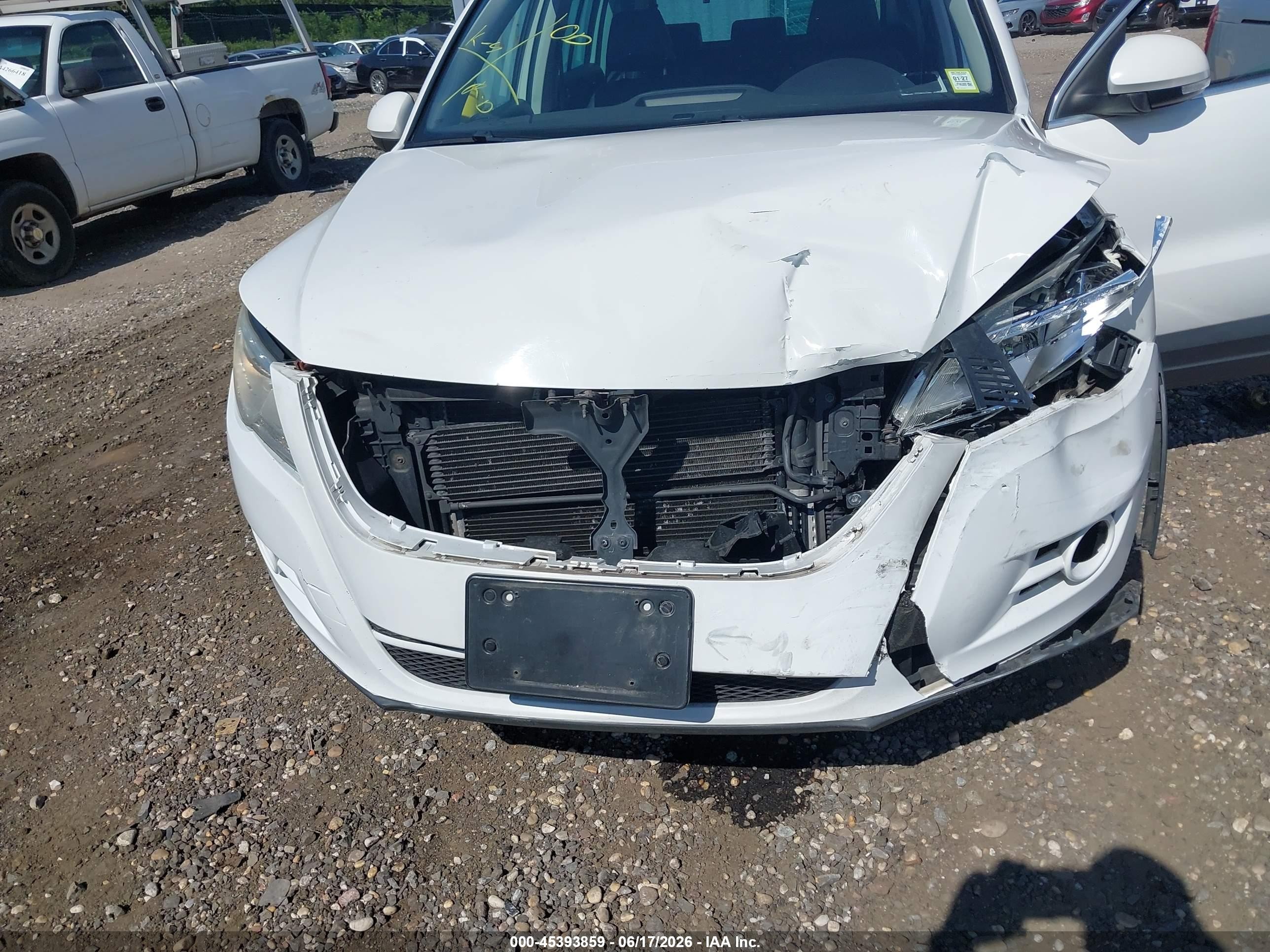 2011 Volkswagen Tiguan Se White vin: WVGAV7AX2BW508976