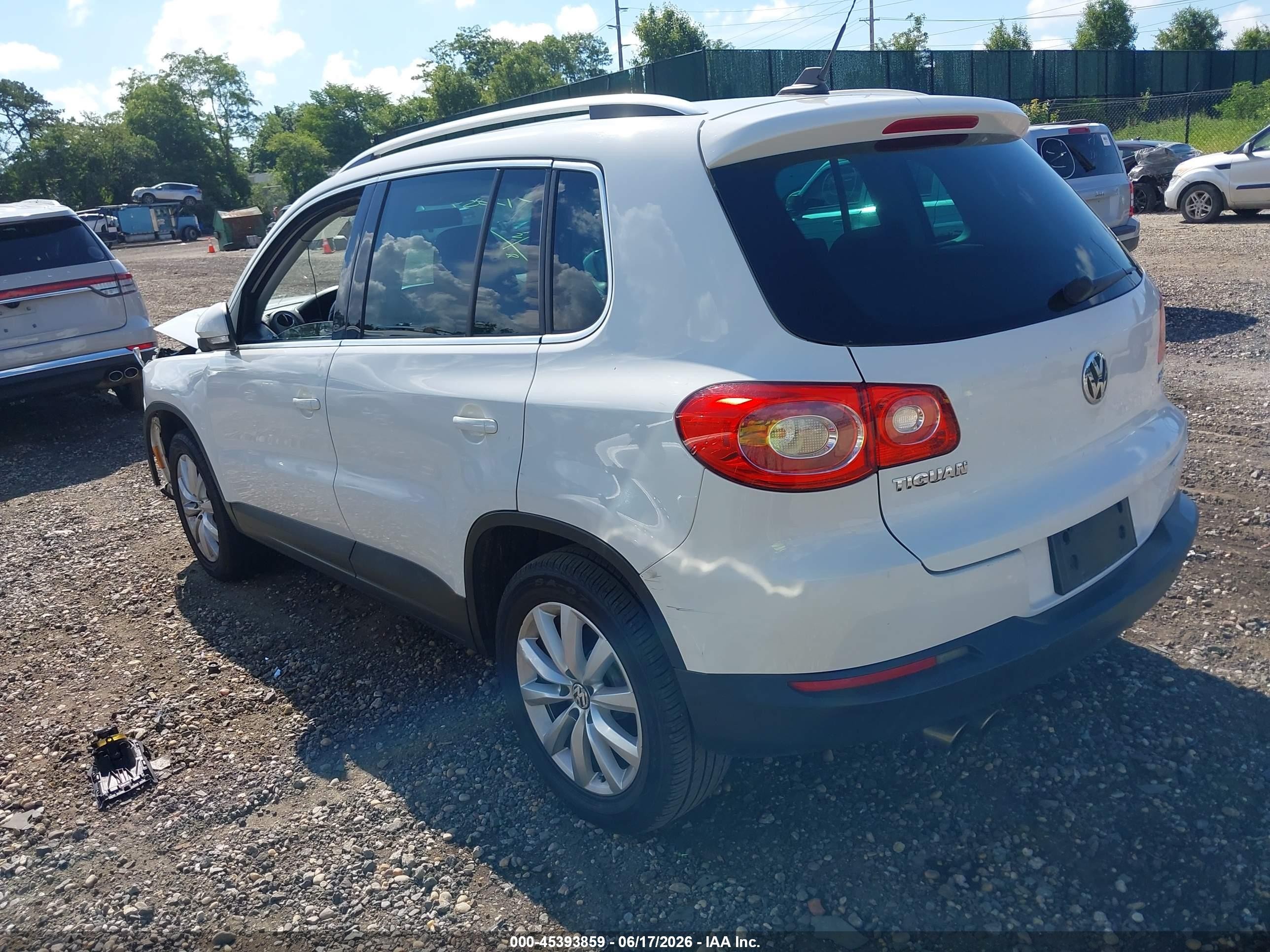 2011 Volkswagen Tiguan Se White vin: WVGAV7AX2BW508976