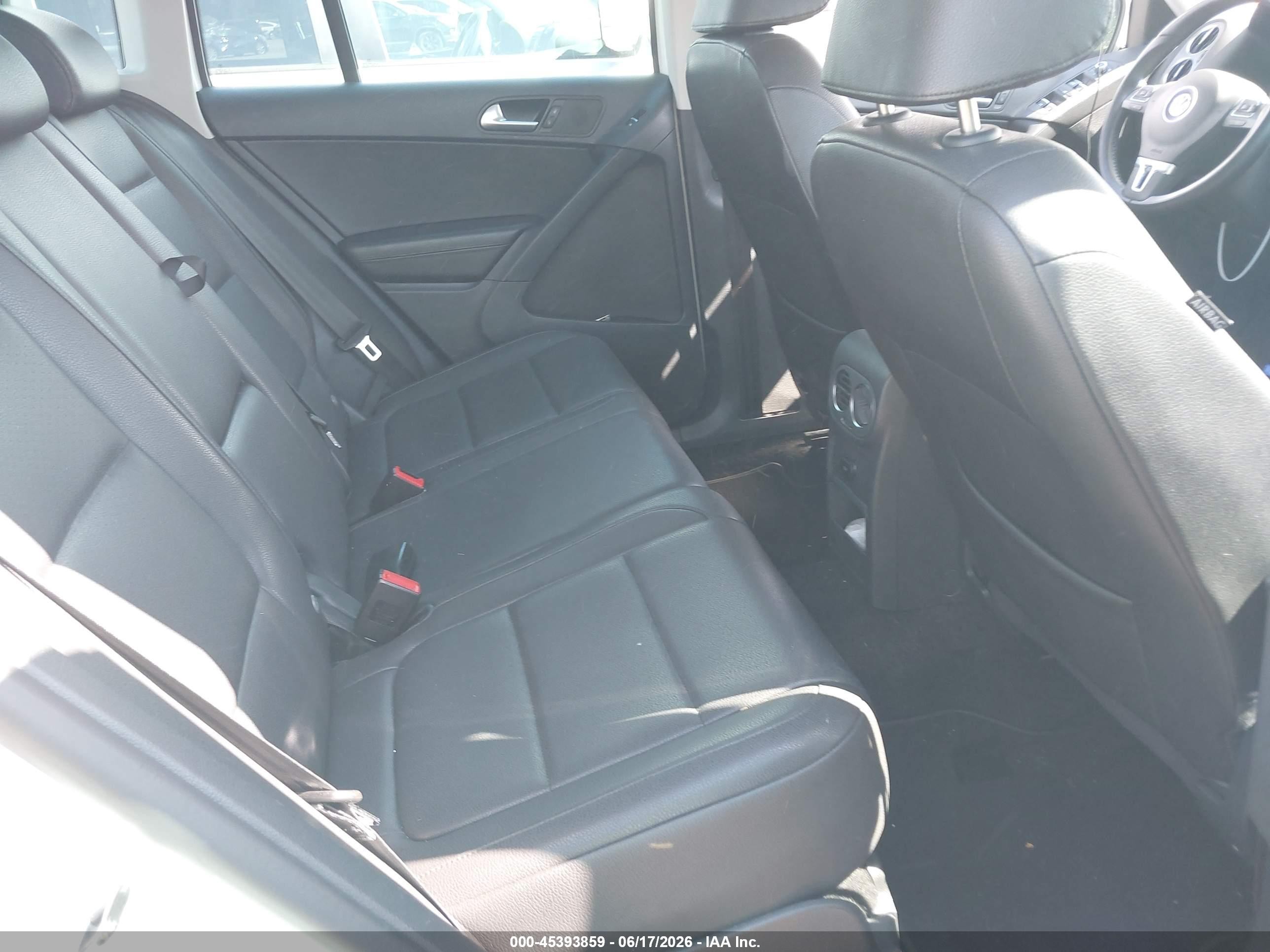 2011 Volkswagen Tiguan Se White vin: WVGAV7AX2BW508976