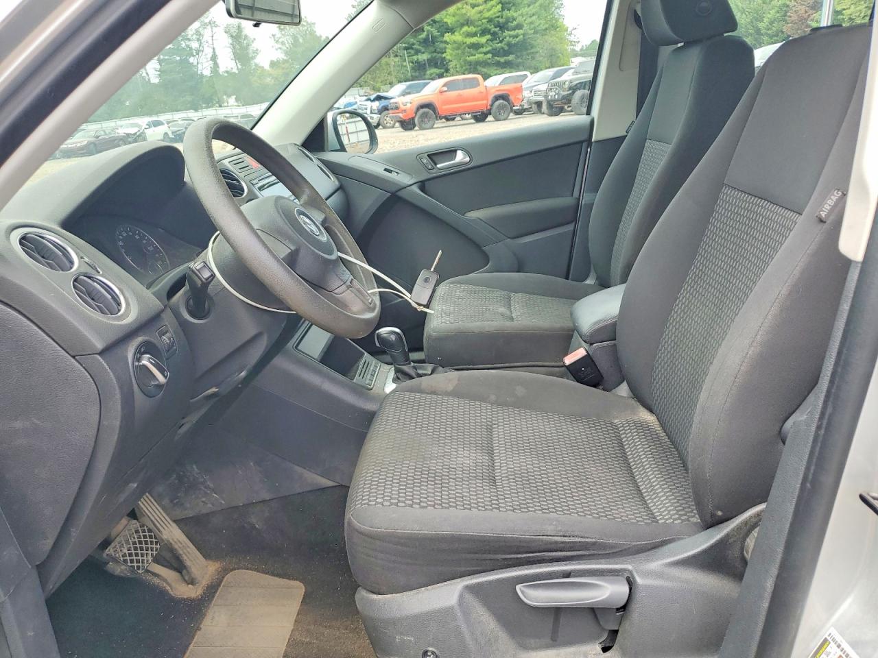 2011 Volkswagen Tiguan S Silver vin: WVGAV7AX2BW521503