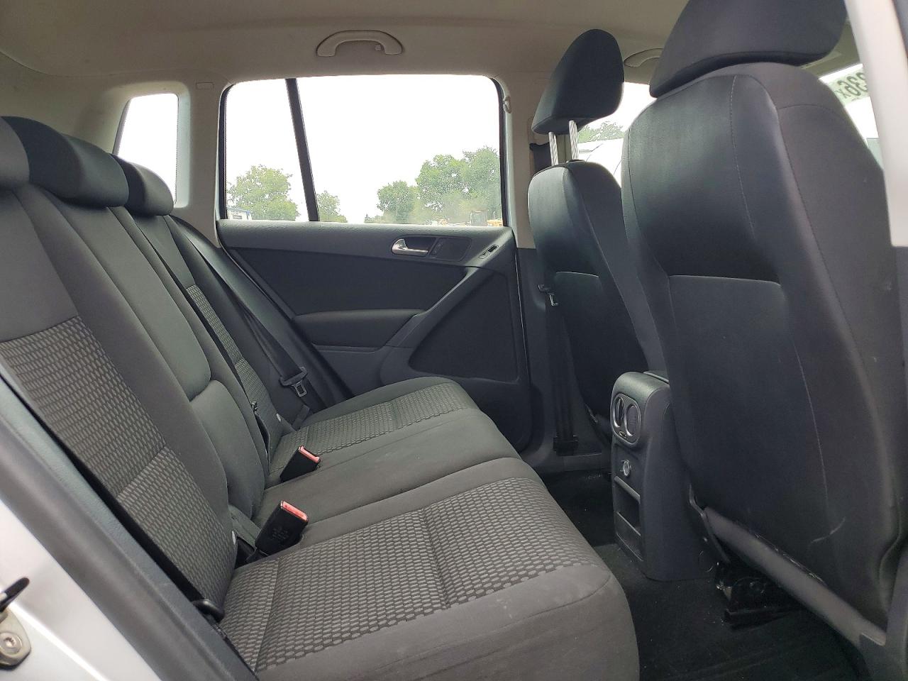 2011 Volkswagen Tiguan S Silver vin: WVGAV7AX2BW521503