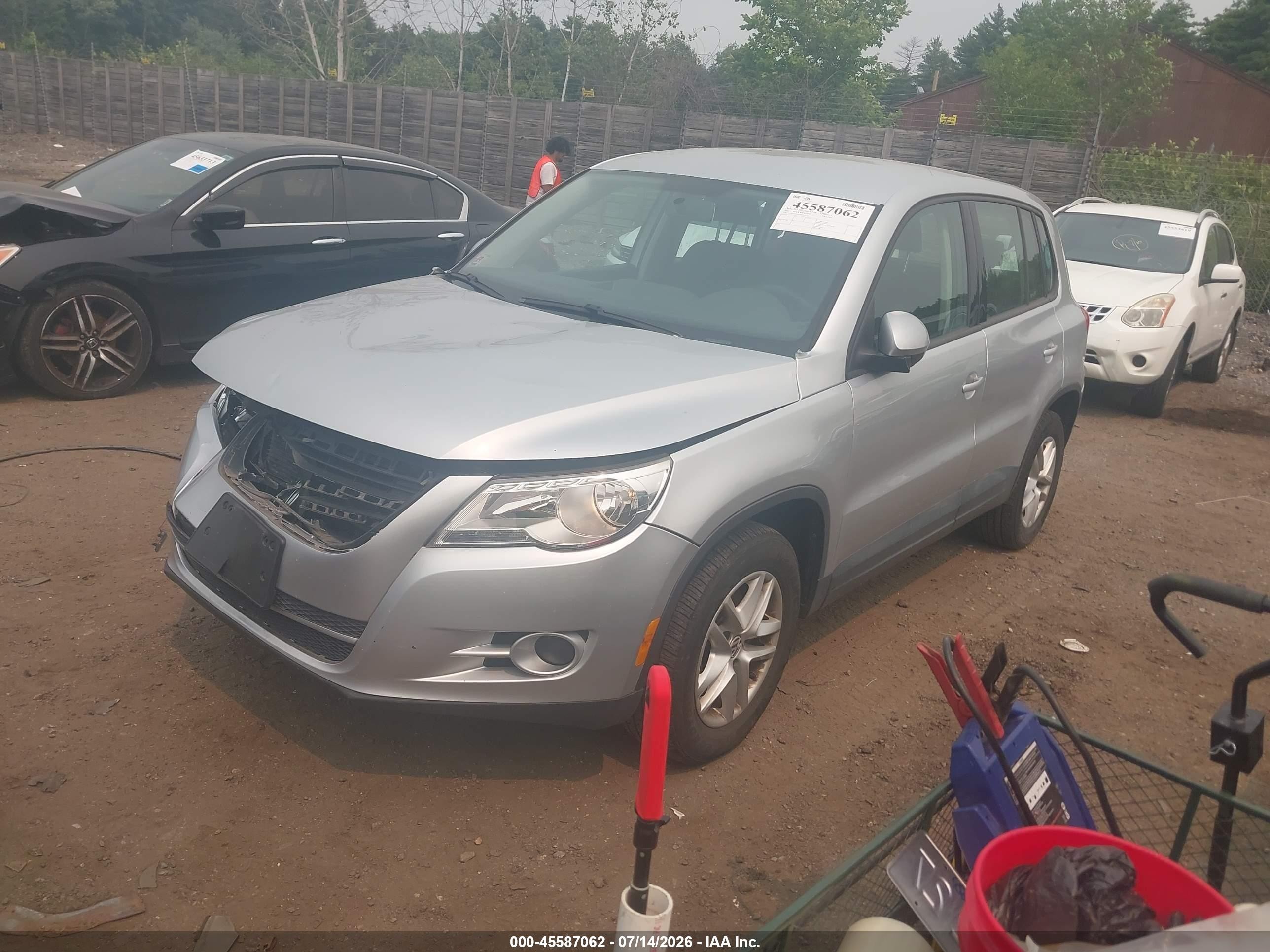 2011 Volkswagen Tiguan S Gray vin: WVGAV7AX2BW527172