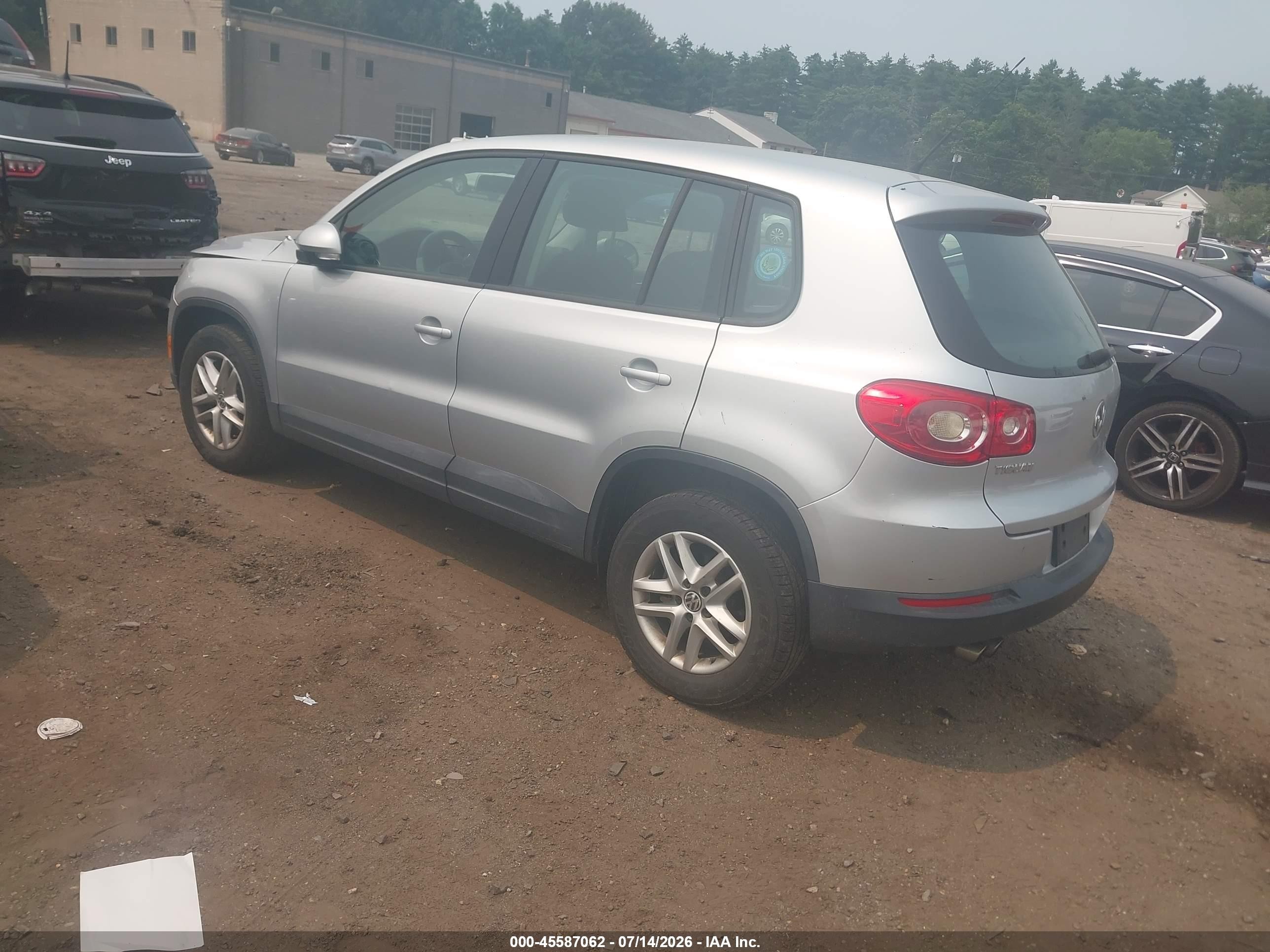 2011 Volkswagen Tiguan S Gray vin: WVGAV7AX2BW527172