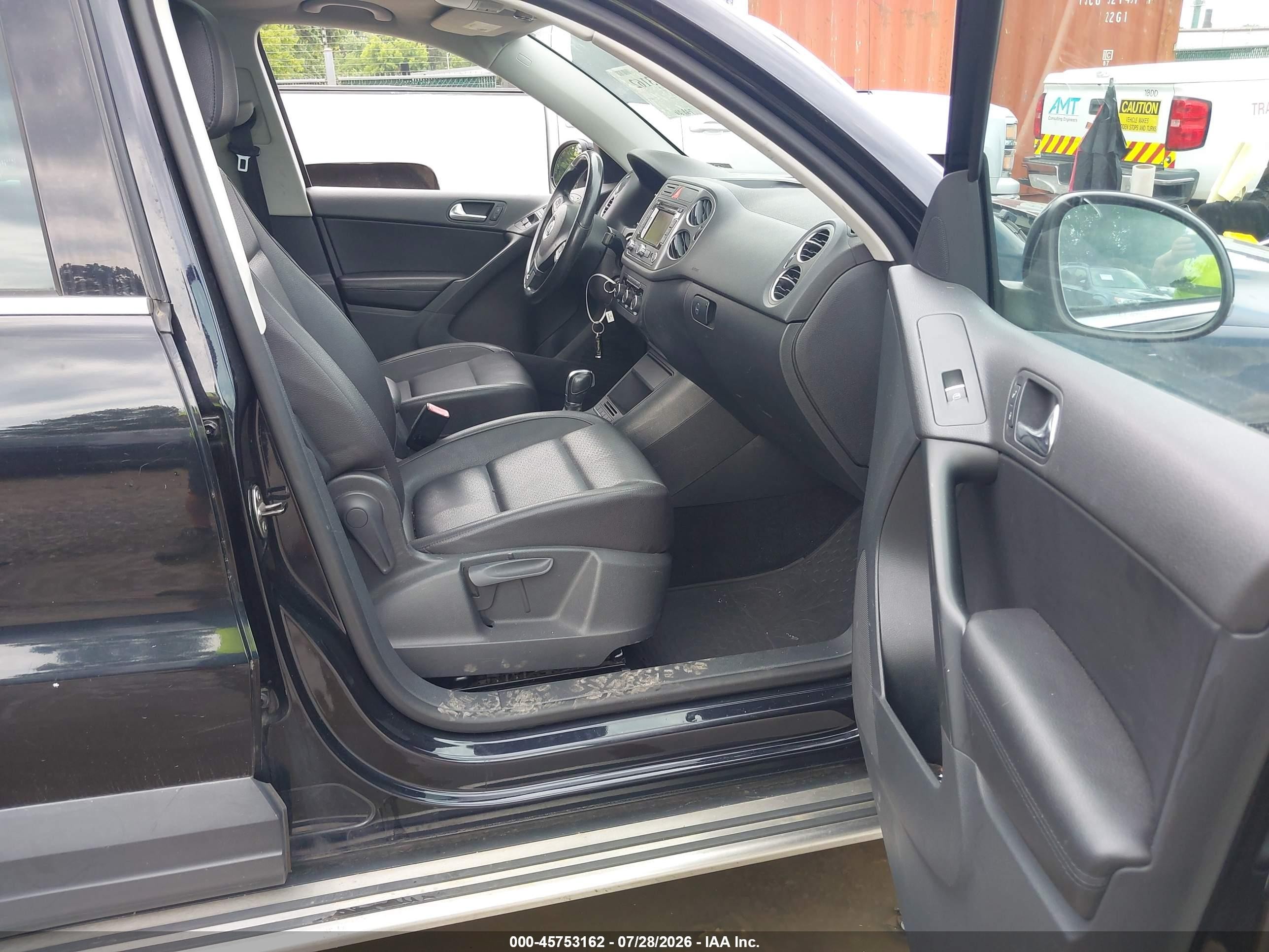 2011 Volkswagen Tiguan Se Черный vin: WVGAV7AX2BW528516