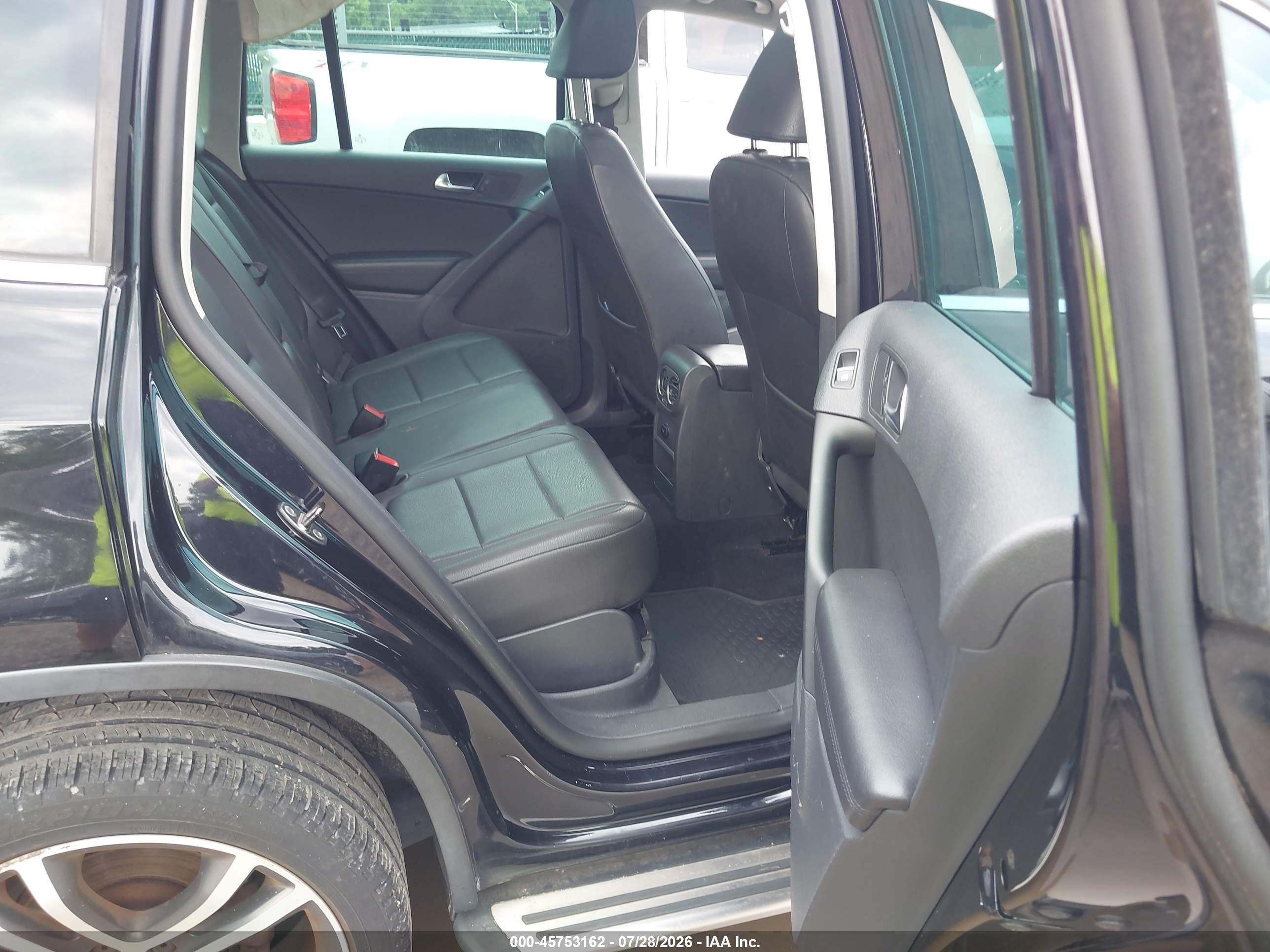 2011 Volkswagen Tiguan Se Черный vin: WVGAV7AX2BW528516