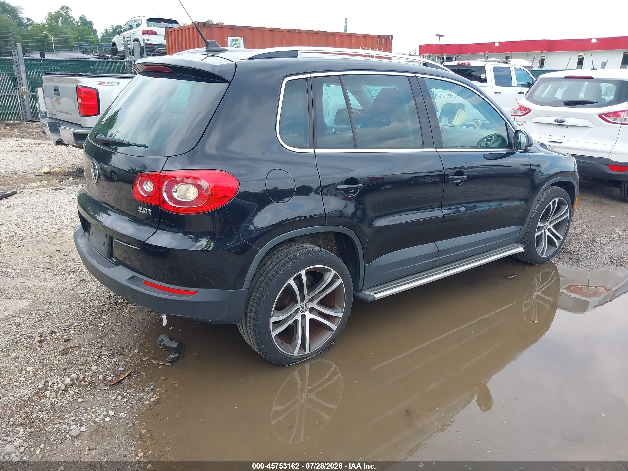 2011 Volkswagen Tiguan Se Черный vin: WVGAV7AX2BW528516