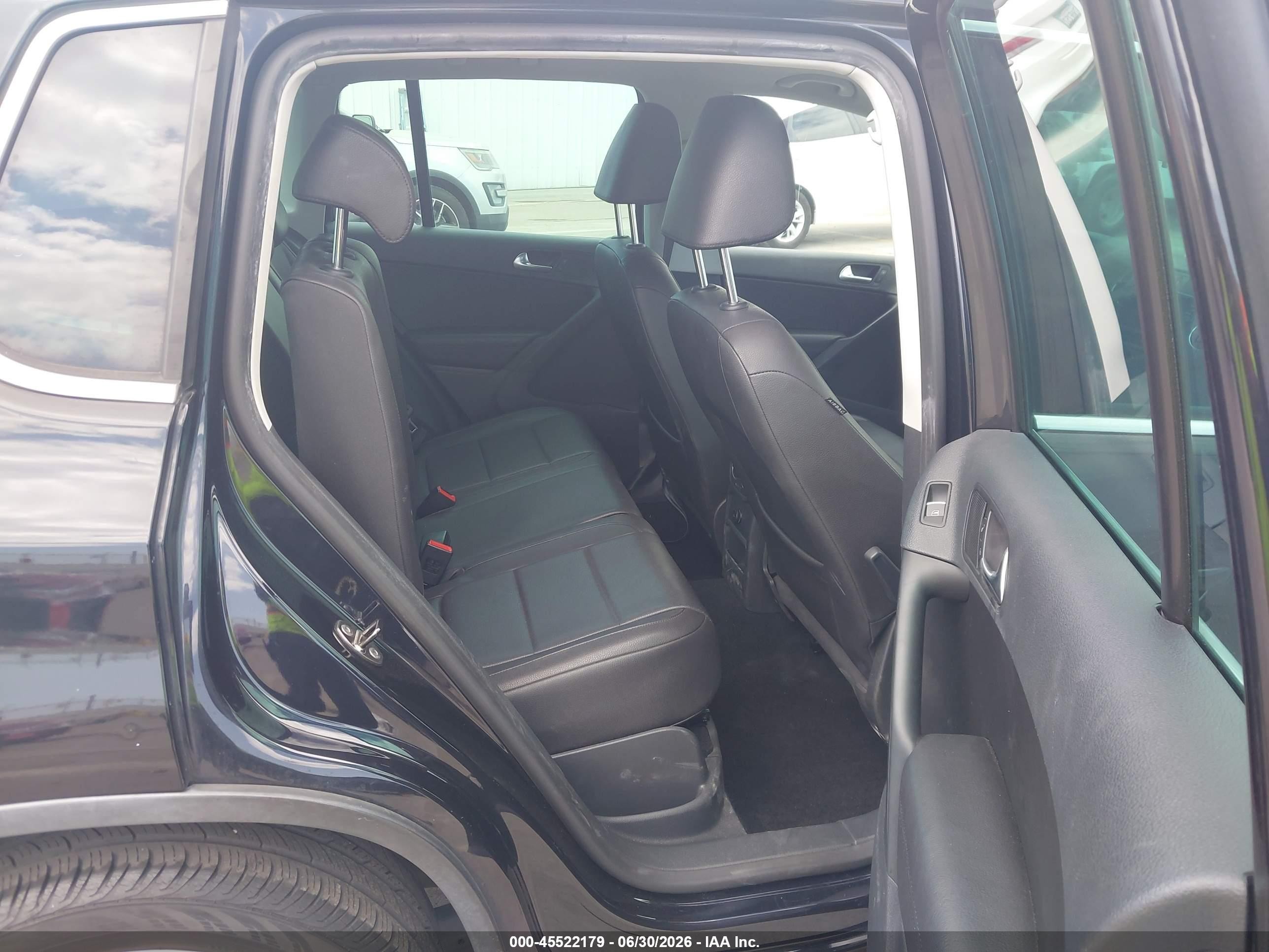 2011 Volkswagen Tiguan Se Black vin: WVGAV7AX2BW545445