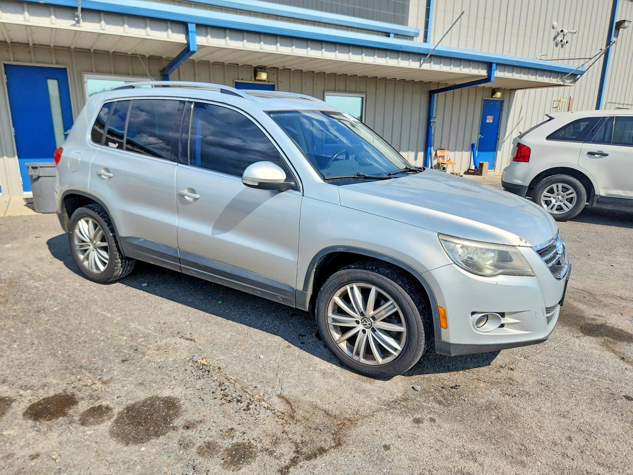 2011 Volkswagen Tiguan S Silver vin: WVGAV7AX2BW547129