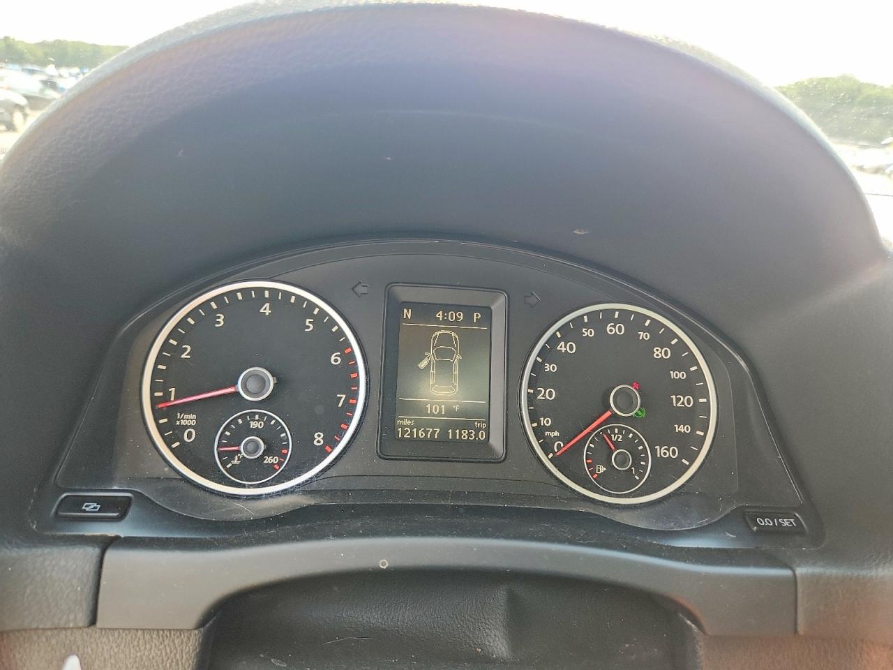 2011 Volkswagen Tiguan S Silver vin: WVGAV7AX2BW547129