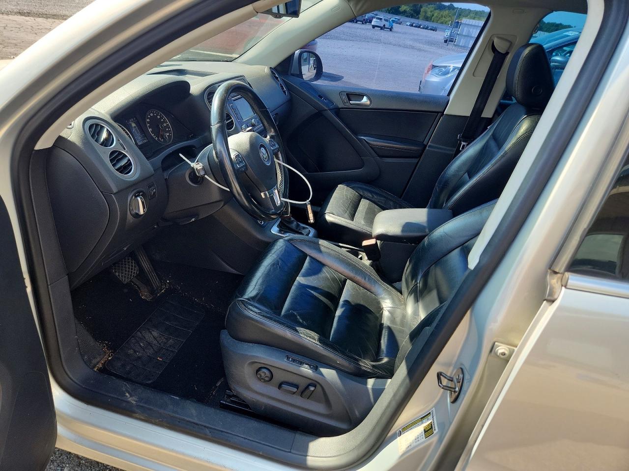 2011 Volkswagen Tiguan S Silver vin: WVGAV7AX2BW547129