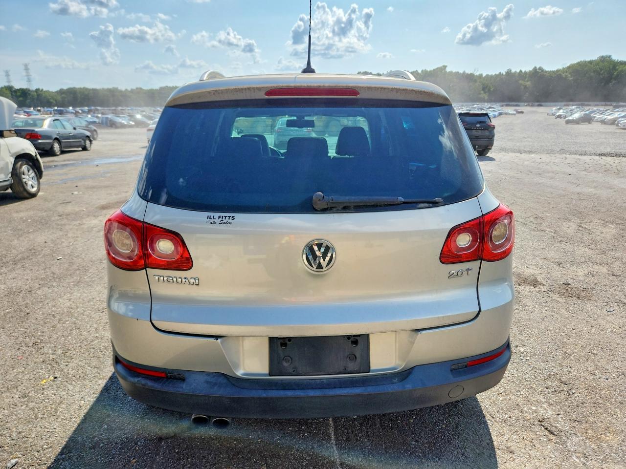 2011 Volkswagen Tiguan S Silver vin: WVGAV7AX2BW547129