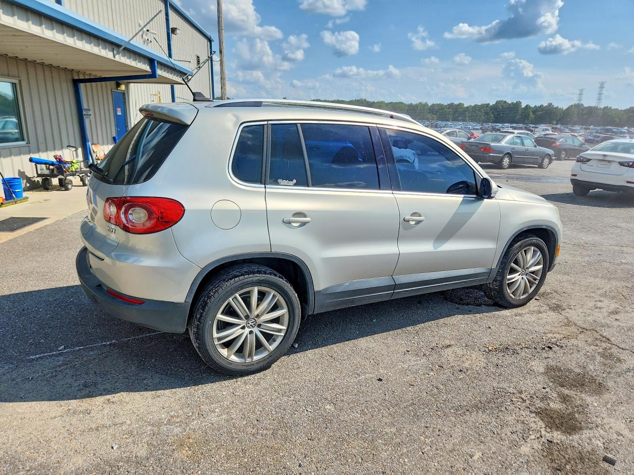 2011 Volkswagen Tiguan S Silver vin: WVGAV7AX2BW547129