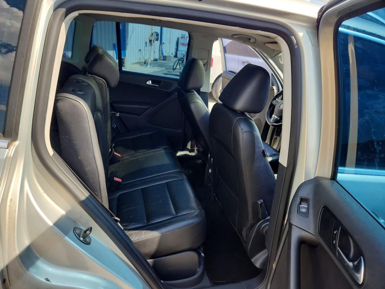 2011 Volkswagen Tiguan S Silver vin: WVGAV7AX2BW547129