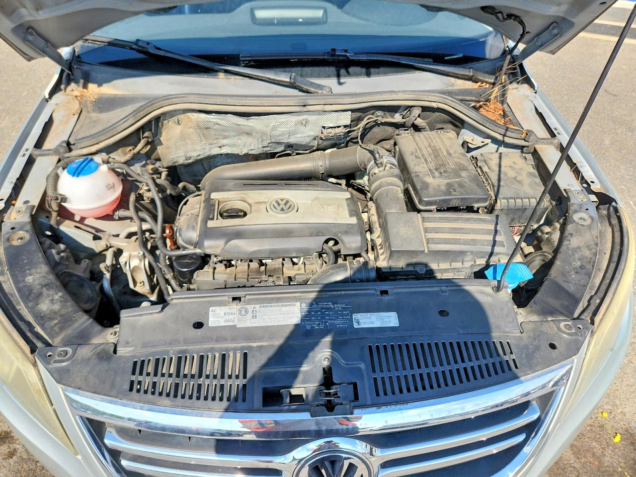 2011 Volkswagen Tiguan S Silver vin: WVGAV7AX2BW547129