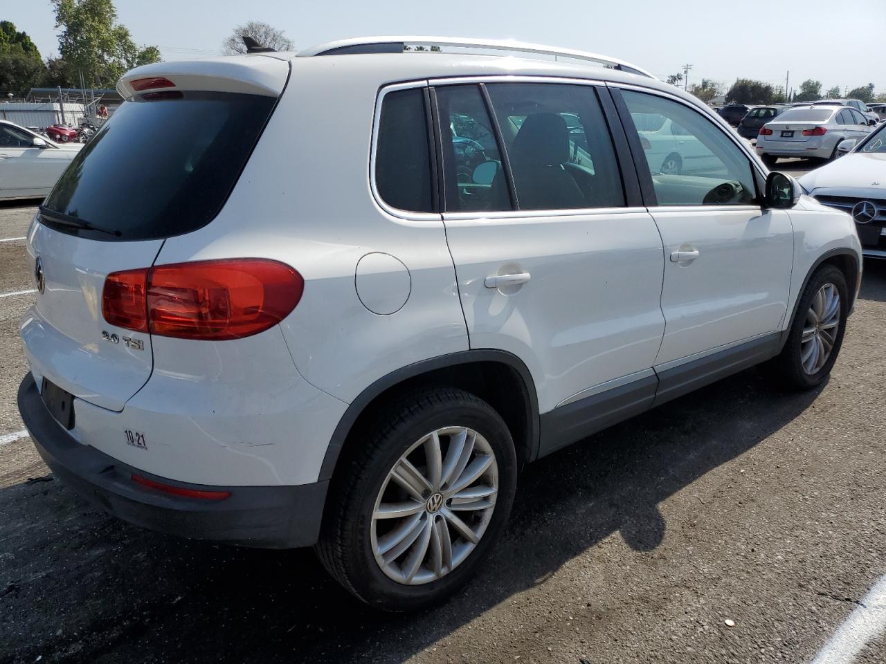 2012 Volkswagen Tiguan S White vin: WVGAV7AX2CW514505