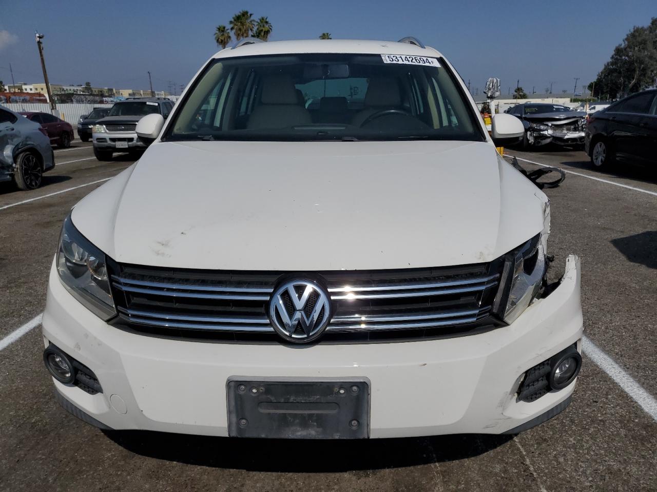 2012 Volkswagen Tiguan S White vin: WVGAV7AX2CW514505