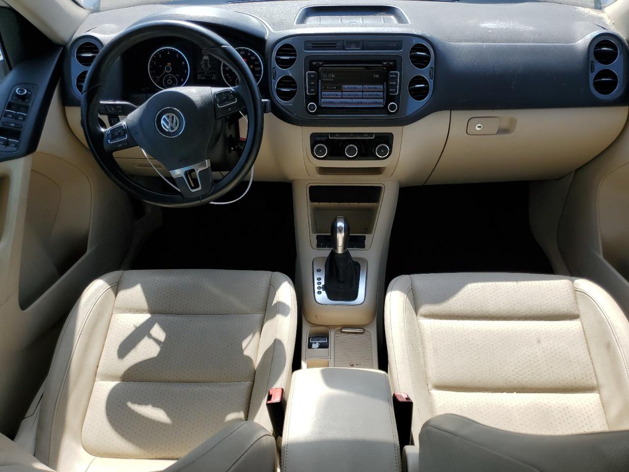2012 Volkswagen Tiguan S White vin: WVGAV7AX2CW514505