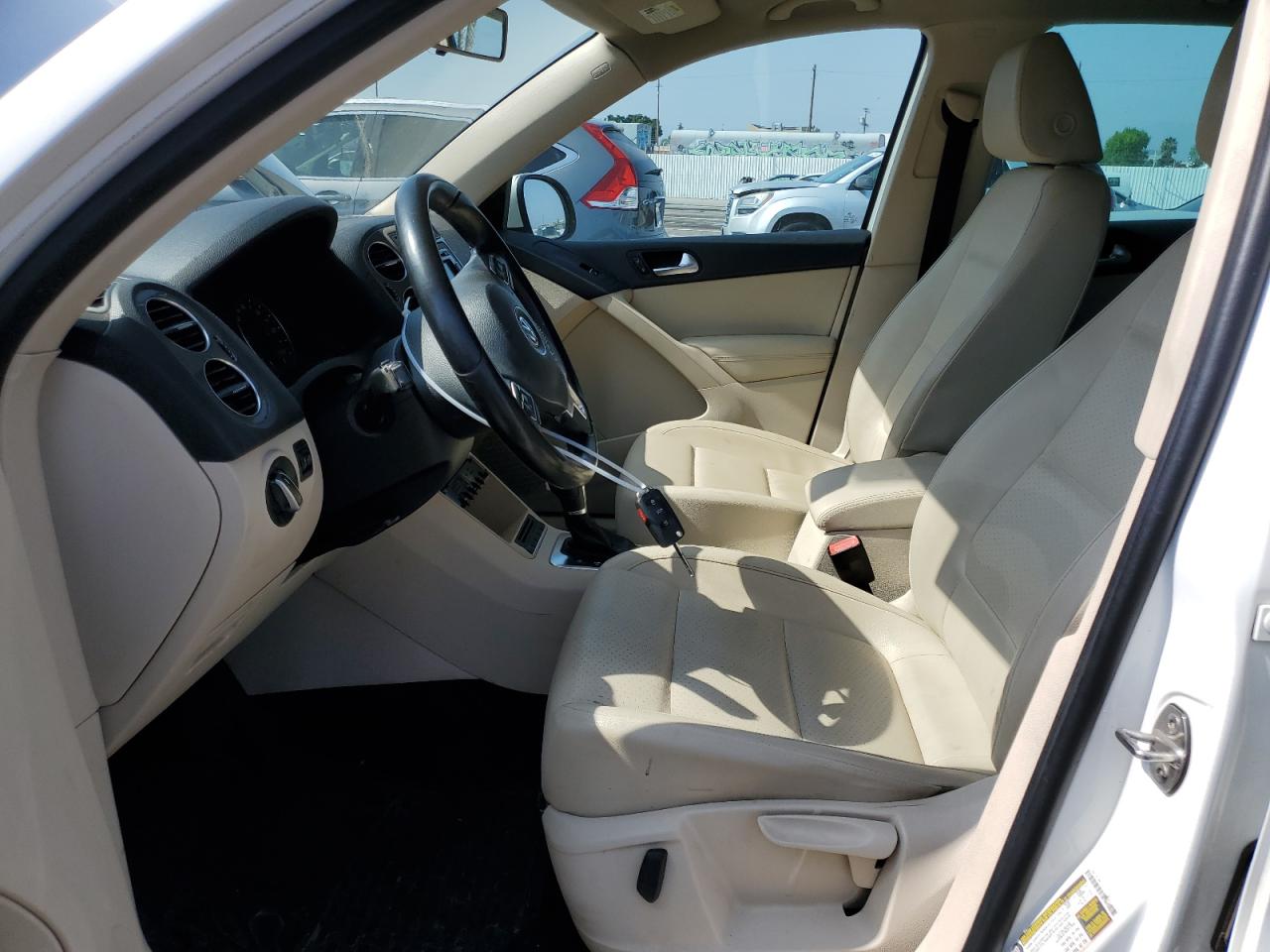 2012 Volkswagen Tiguan S White vin: WVGAV7AX2CW514505