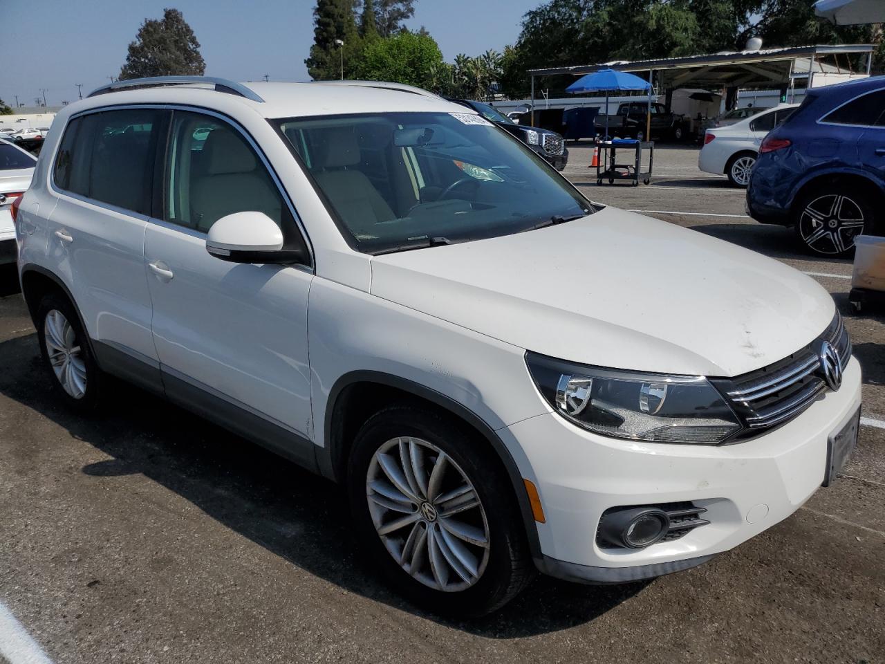 2012 Volkswagen Tiguan S White vin: WVGAV7AX2CW514505