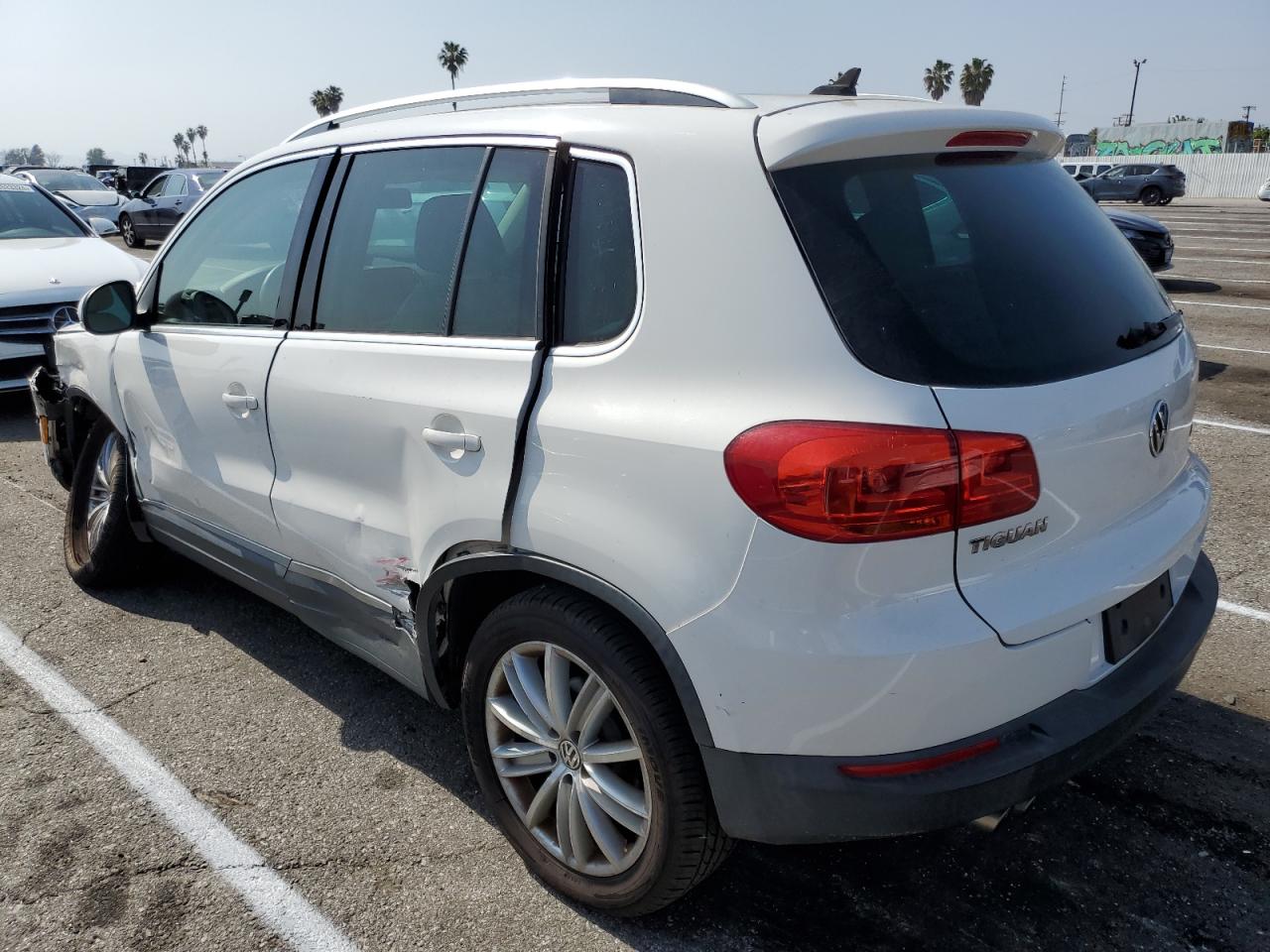 2012 Volkswagen Tiguan S White vin: WVGAV7AX2CW514505