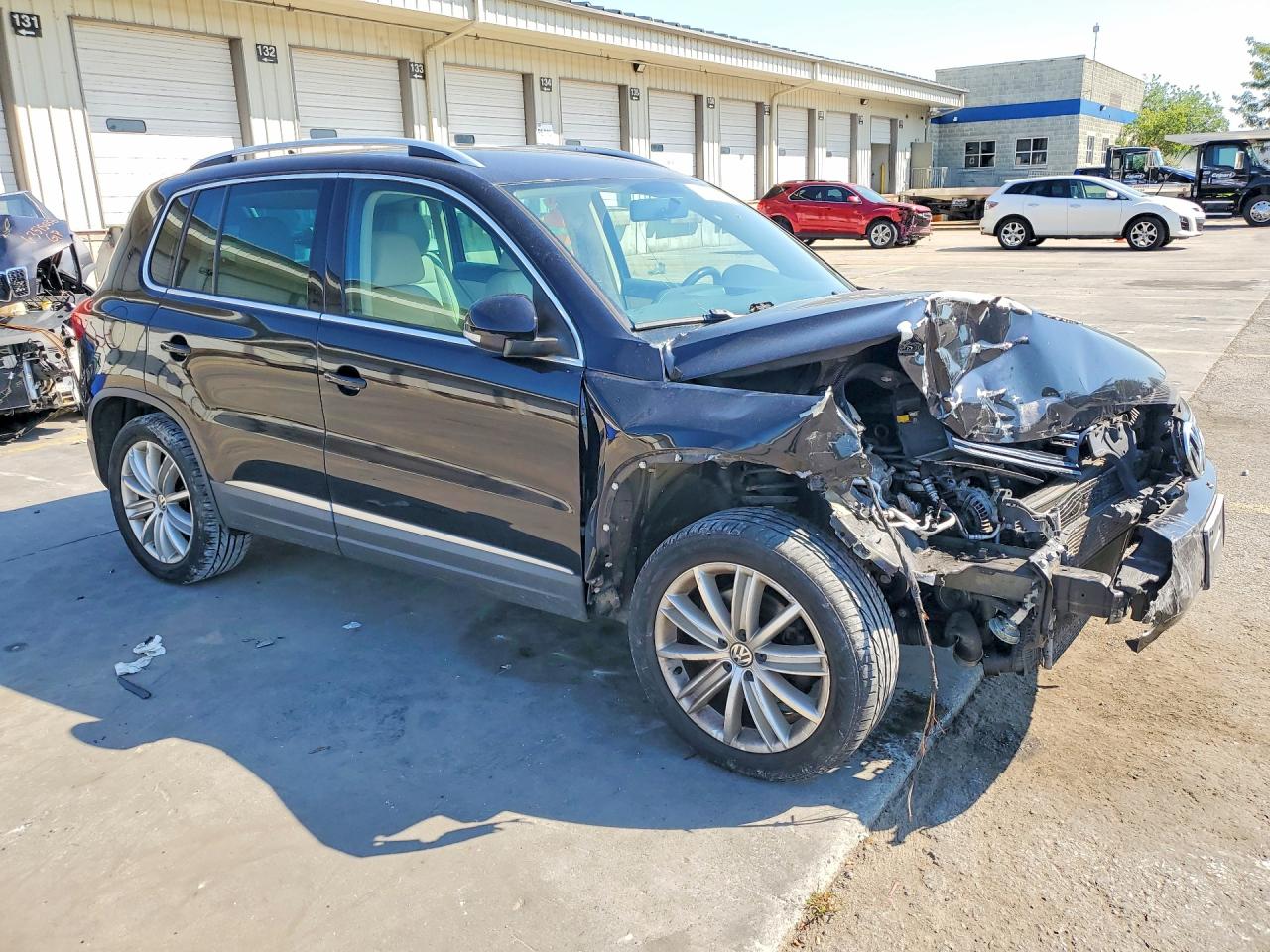 2012 Volkswagen Tiguan S Черный vin: WVGAV7AX2CW530039