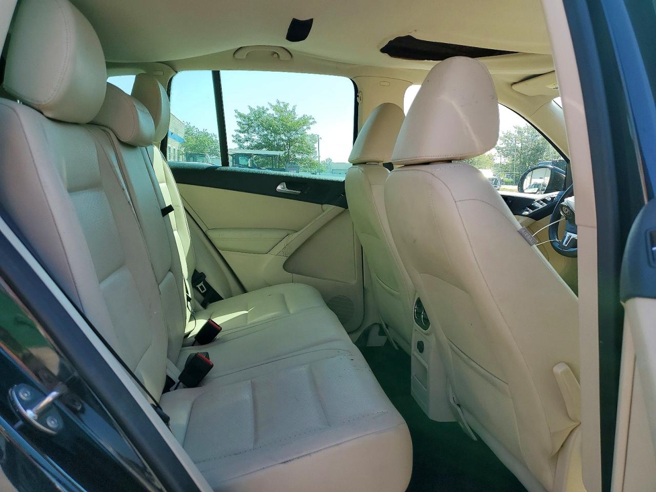 2012 Volkswagen Tiguan S Черный vin: WVGAV7AX2CW530039