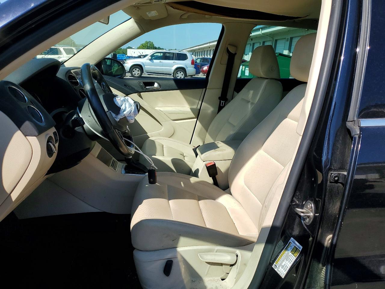 2012 Volkswagen Tiguan S Черный vin: WVGAV7AX2CW530039