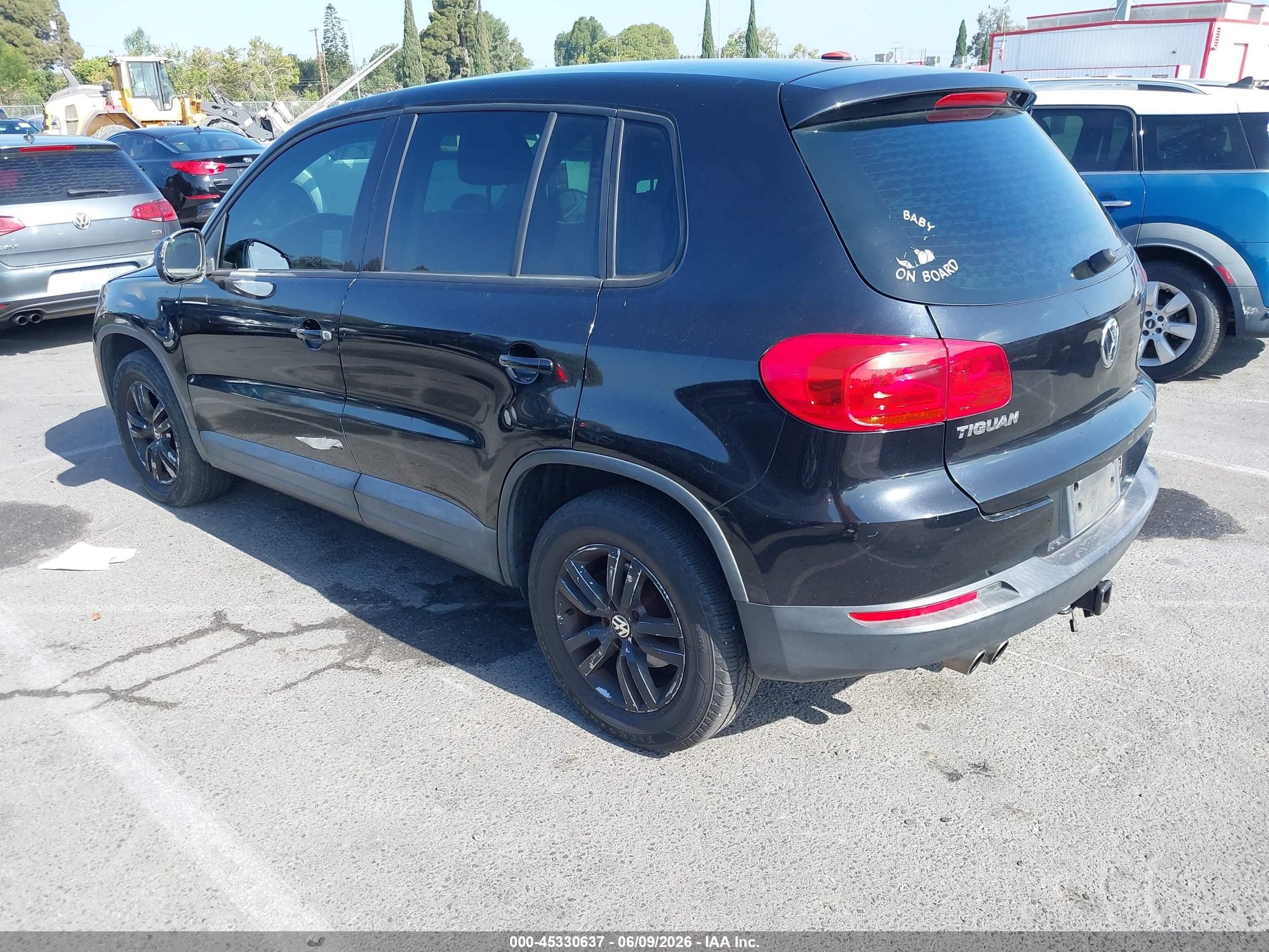2012 Volkswagen Tiguan Le Black vin: WVGAV7AX2CW577622