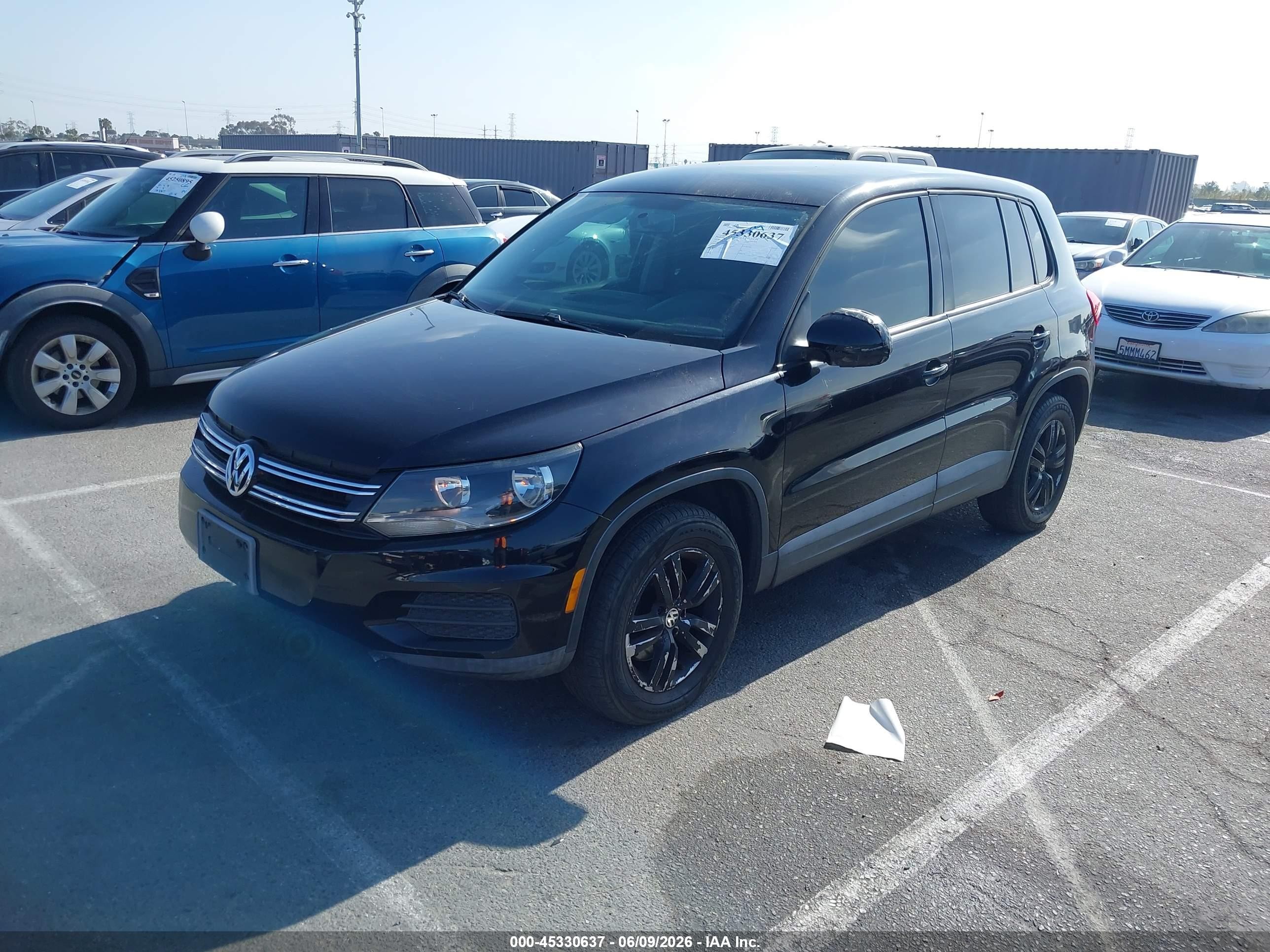 2012 Volkswagen Tiguan Le Black vin: WVGAV7AX2CW577622