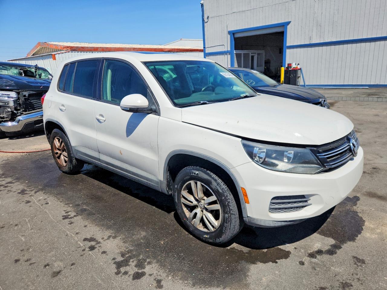 2012 Volkswagen Tiguan S White vin: WVGAV7AX2CW584795