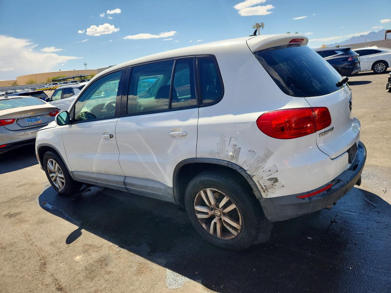 2012 Volkswagen Tiguan S White vin: WVGAV7AX2CW584795