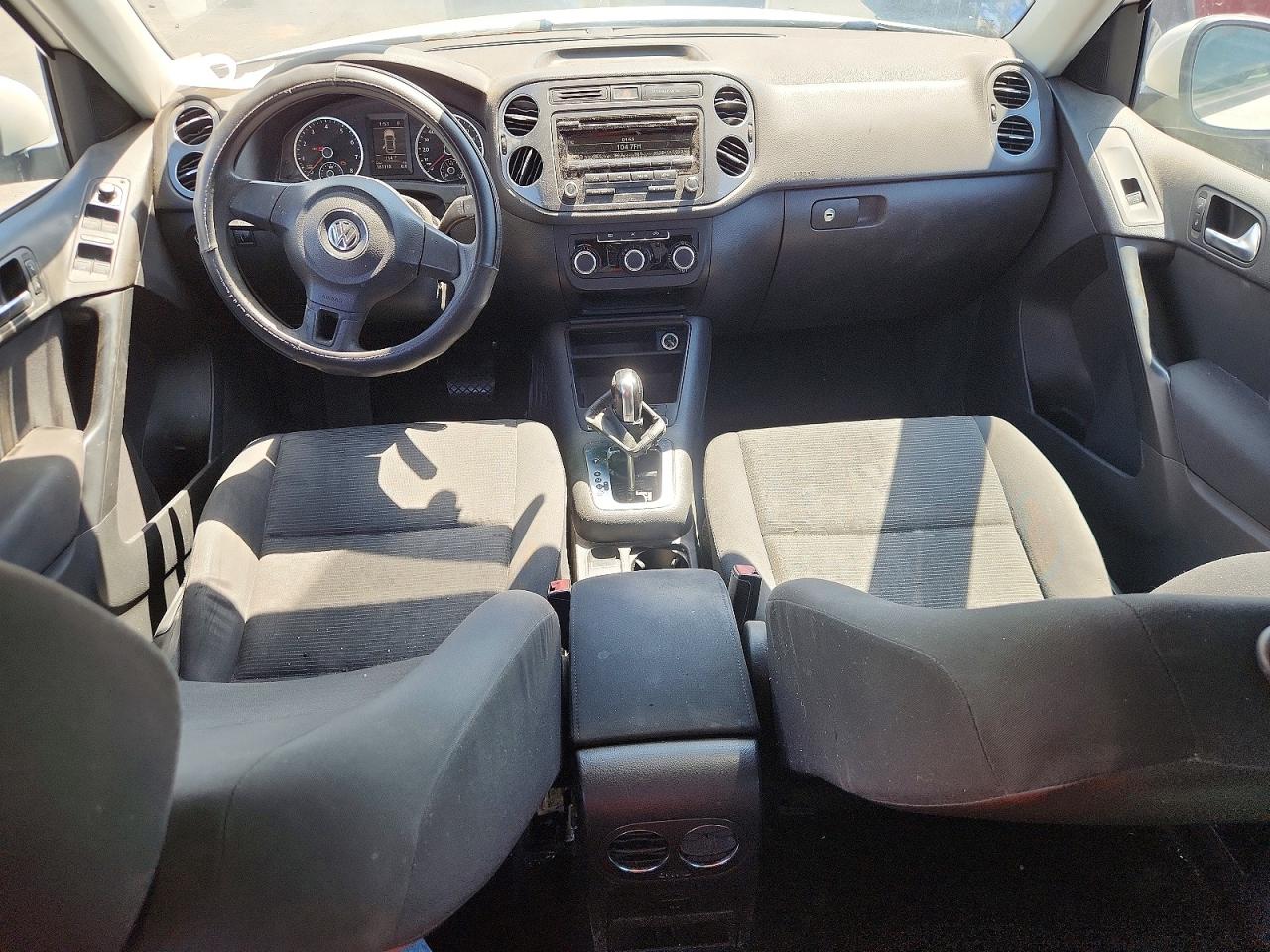2012 Volkswagen Tiguan S White vin: WVGAV7AX2CW584795