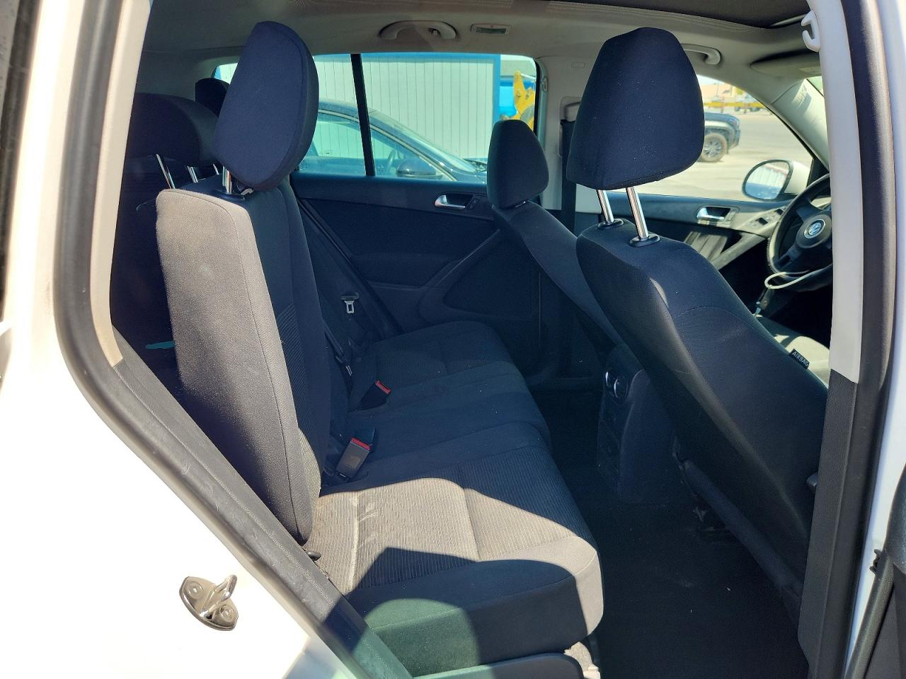 2012 Volkswagen Tiguan S White vin: WVGAV7AX2CW584795