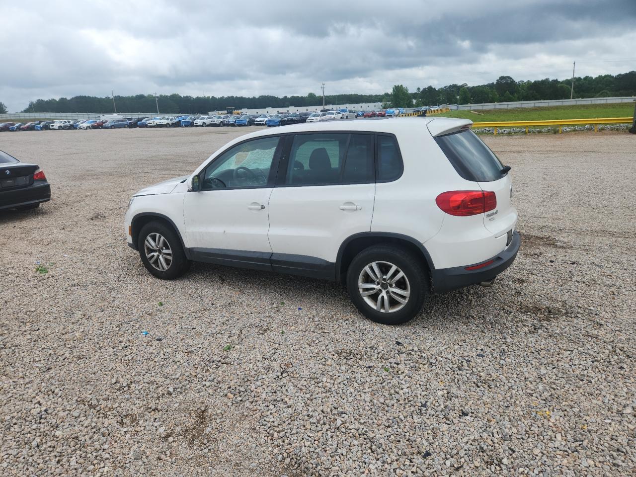 2012 Volkswagen Tiguan S White vin: WVGAV7AX2CW593416