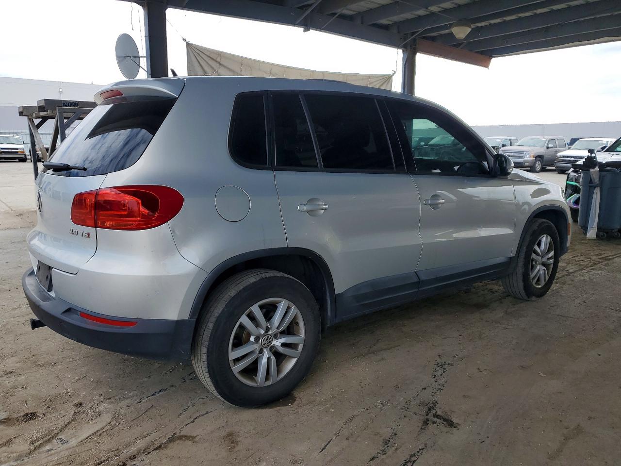 2012 Volkswagen Tiguan S Silver vin: WVGAV7AX2CW607976