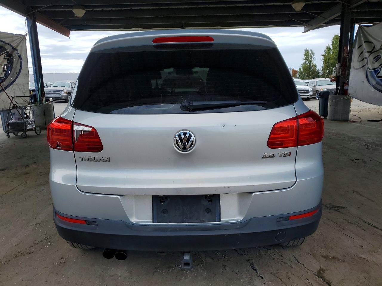 2012 Volkswagen Tiguan S Silver vin: WVGAV7AX2CW607976