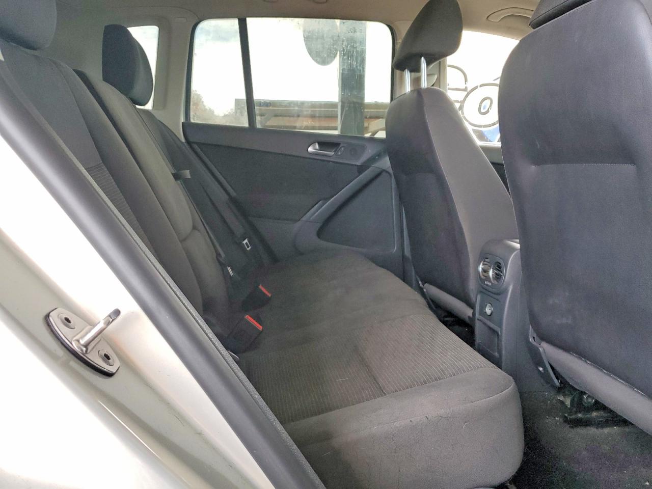 2012 Volkswagen Tiguan S Silver vin: WVGAV7AX2CW607976