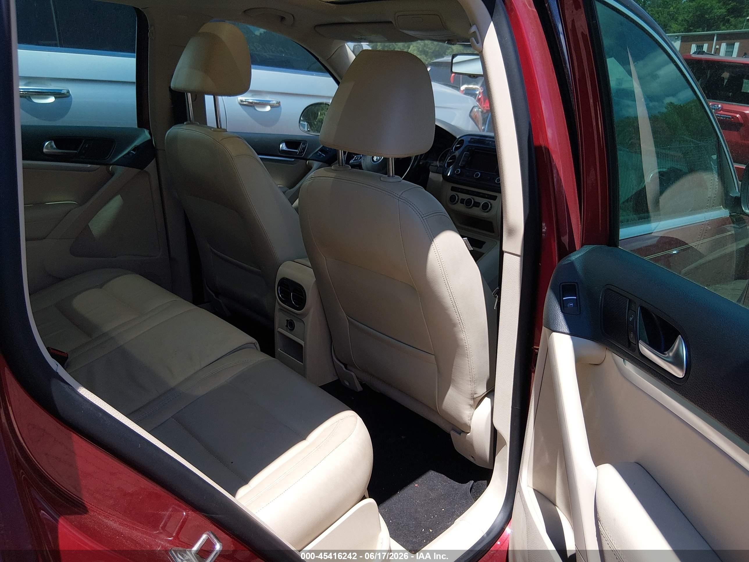 2013 Volkswagen Tiguan Sel Red vin: WVGAV7AX2DW029170