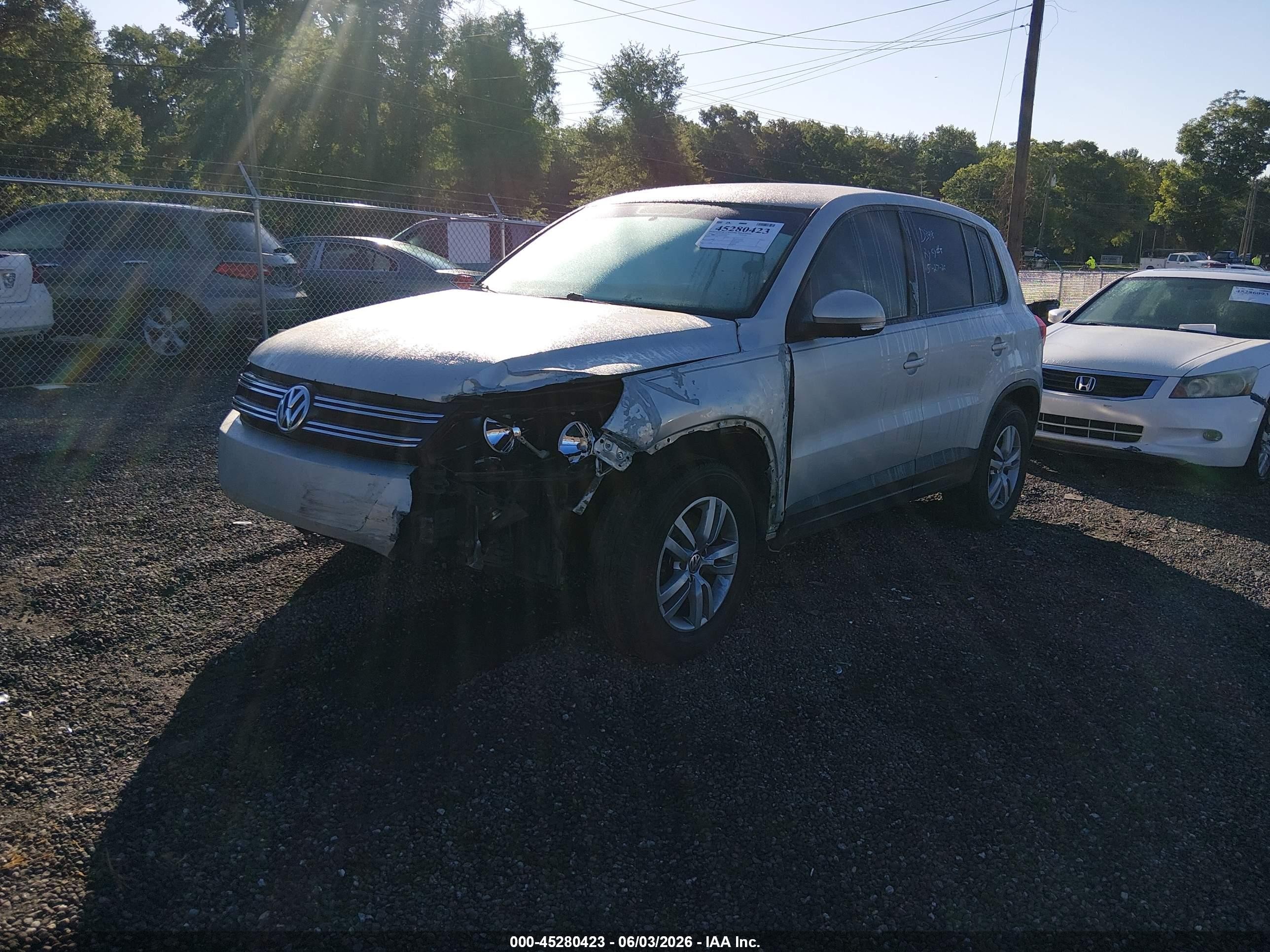 2013 Volkswagen Tiguan S Silver vin: WVGAV7AX2DW520922