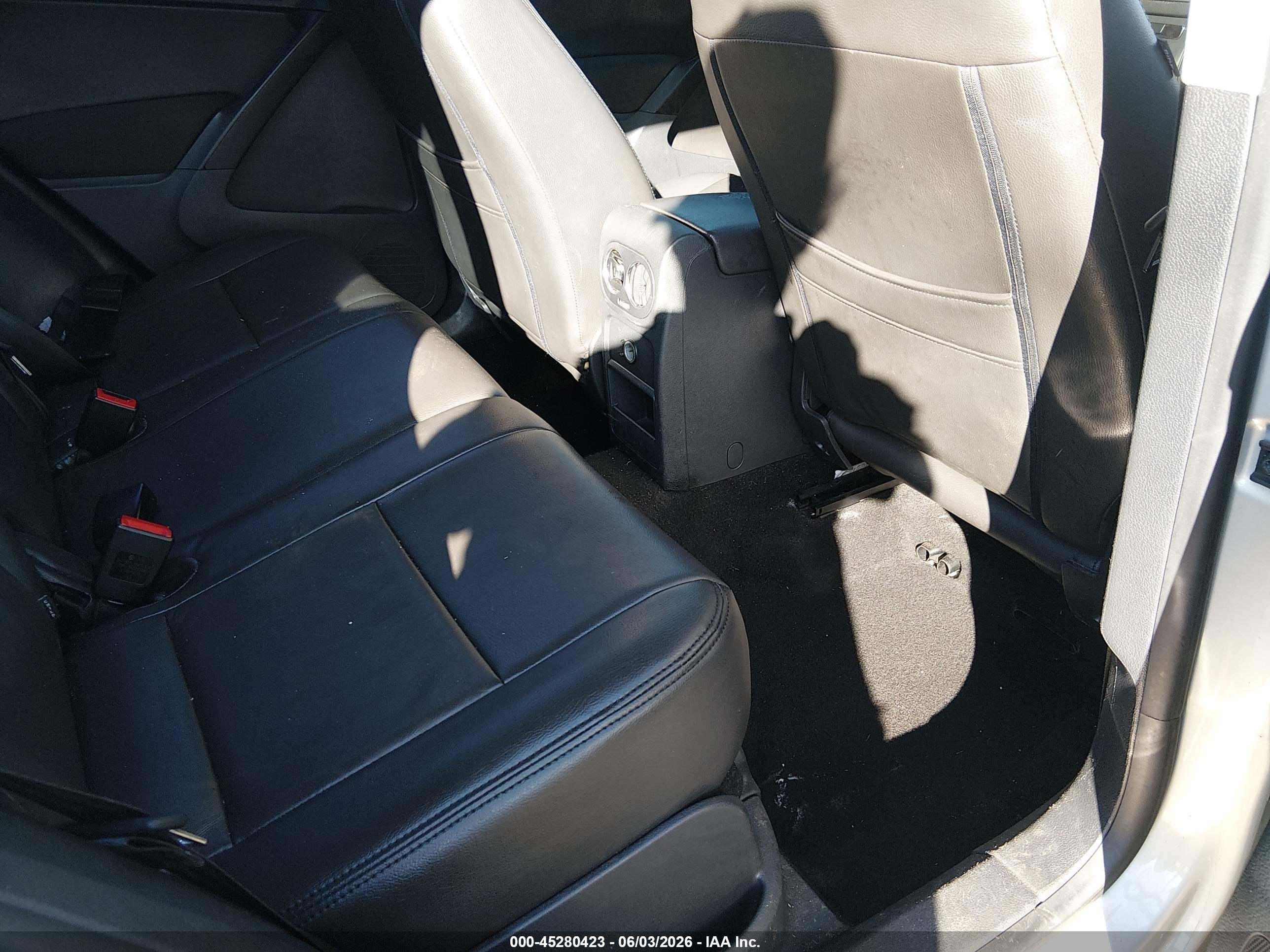2013 Volkswagen Tiguan S Silver vin: WVGAV7AX2DW520922