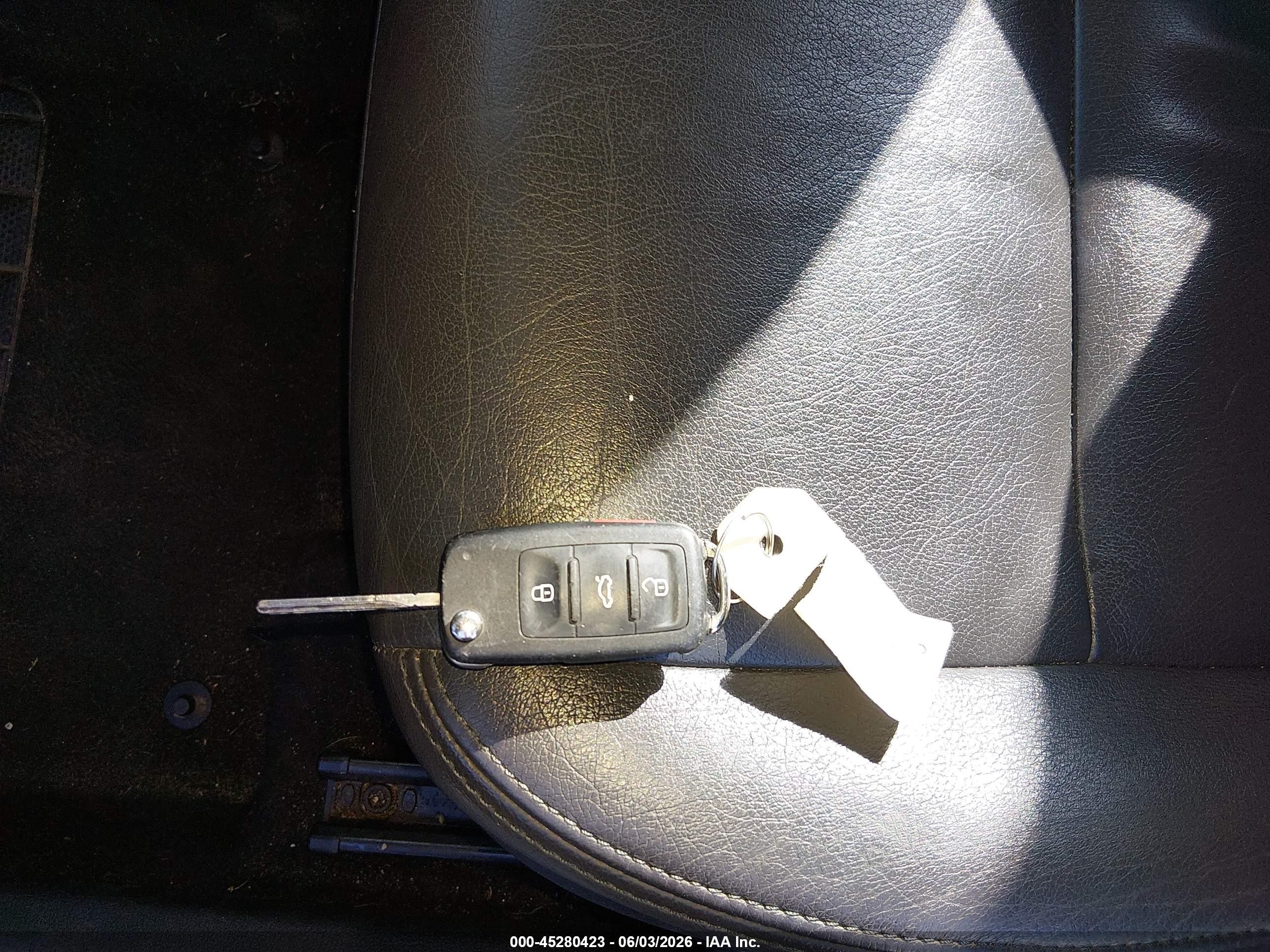 2013 Volkswagen Tiguan S Silver vin: WVGAV7AX2DW520922
