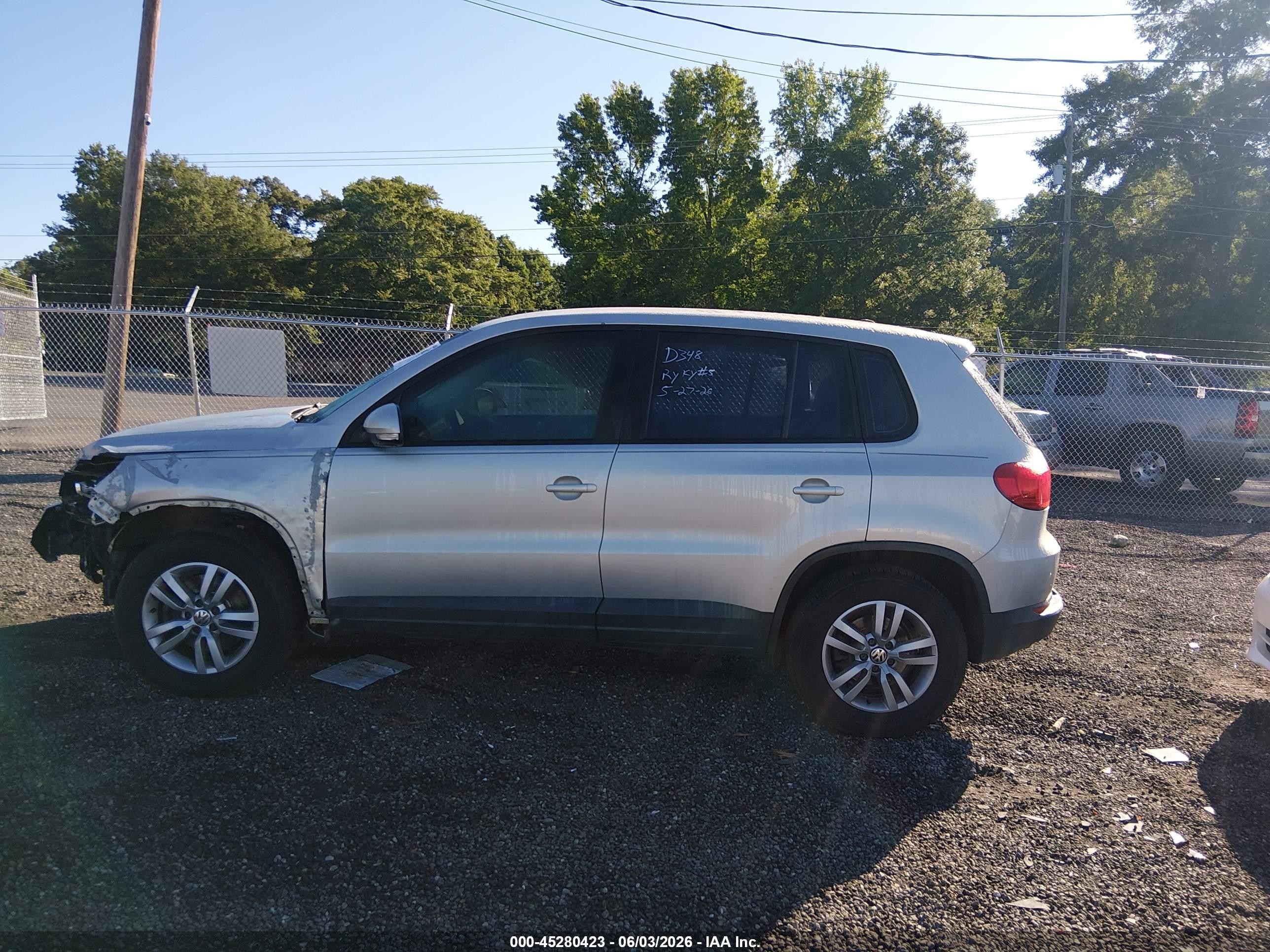 2013 Volkswagen Tiguan S Silver vin: WVGAV7AX2DW520922