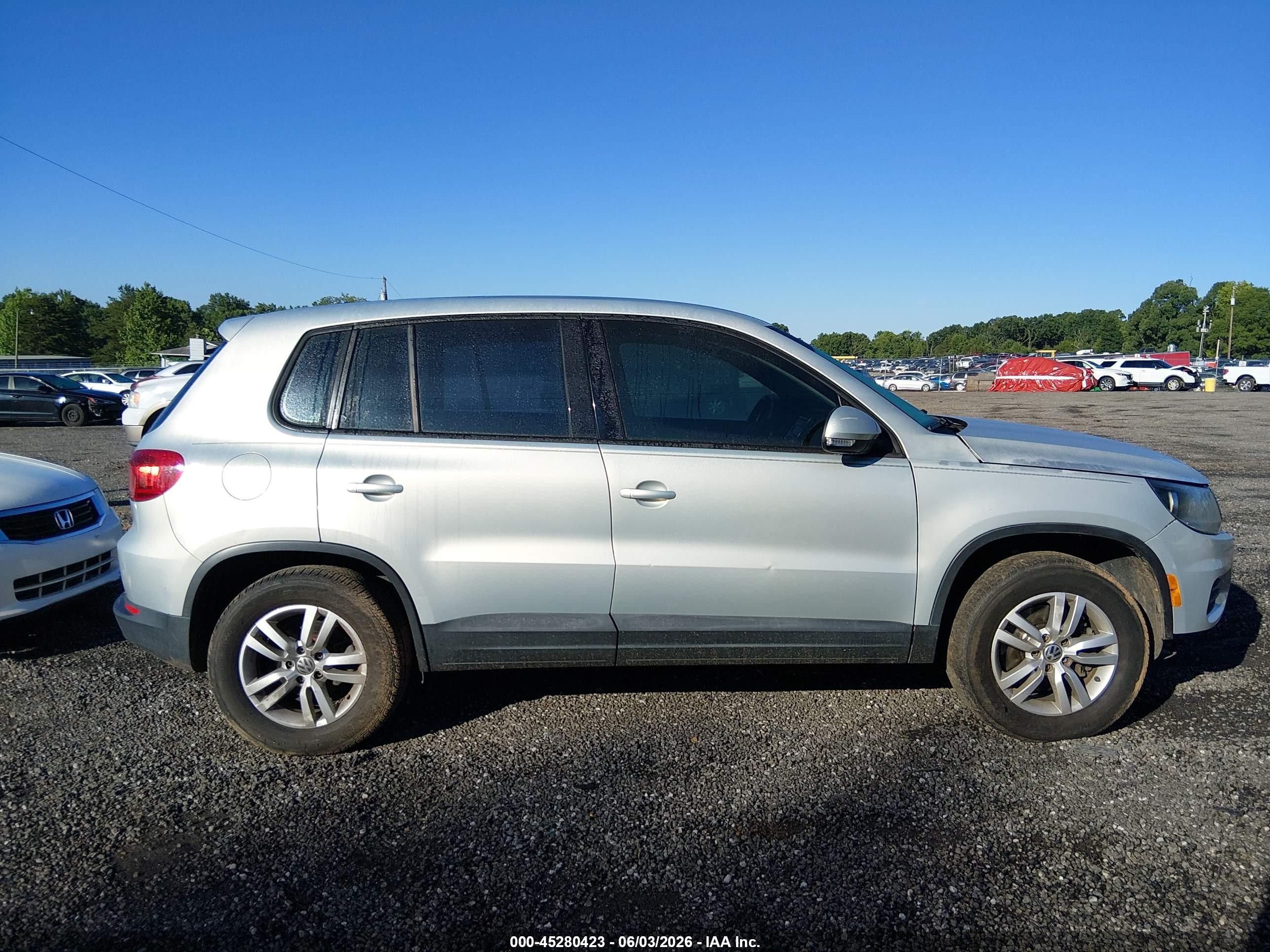 2013 Volkswagen Tiguan S Silver vin: WVGAV7AX2DW520922
