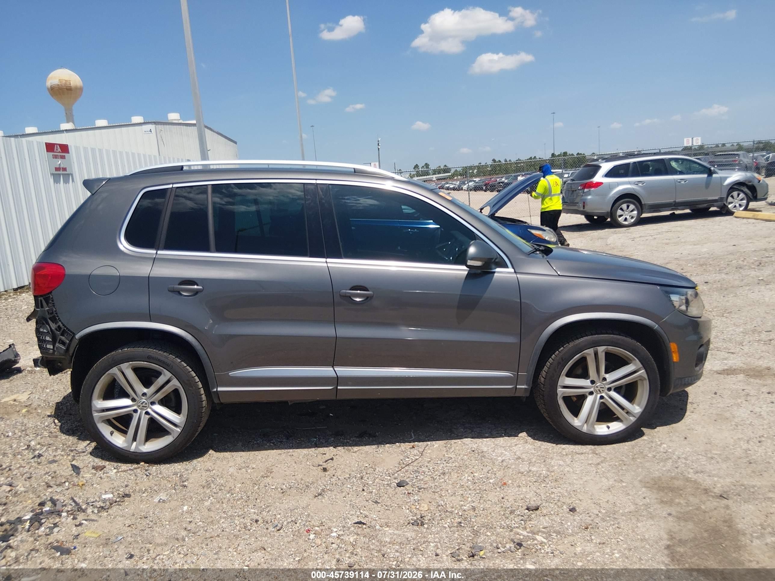 2015 Volkswagen Tiguan R-line Gray vin: WVGAV7AX2FW068716