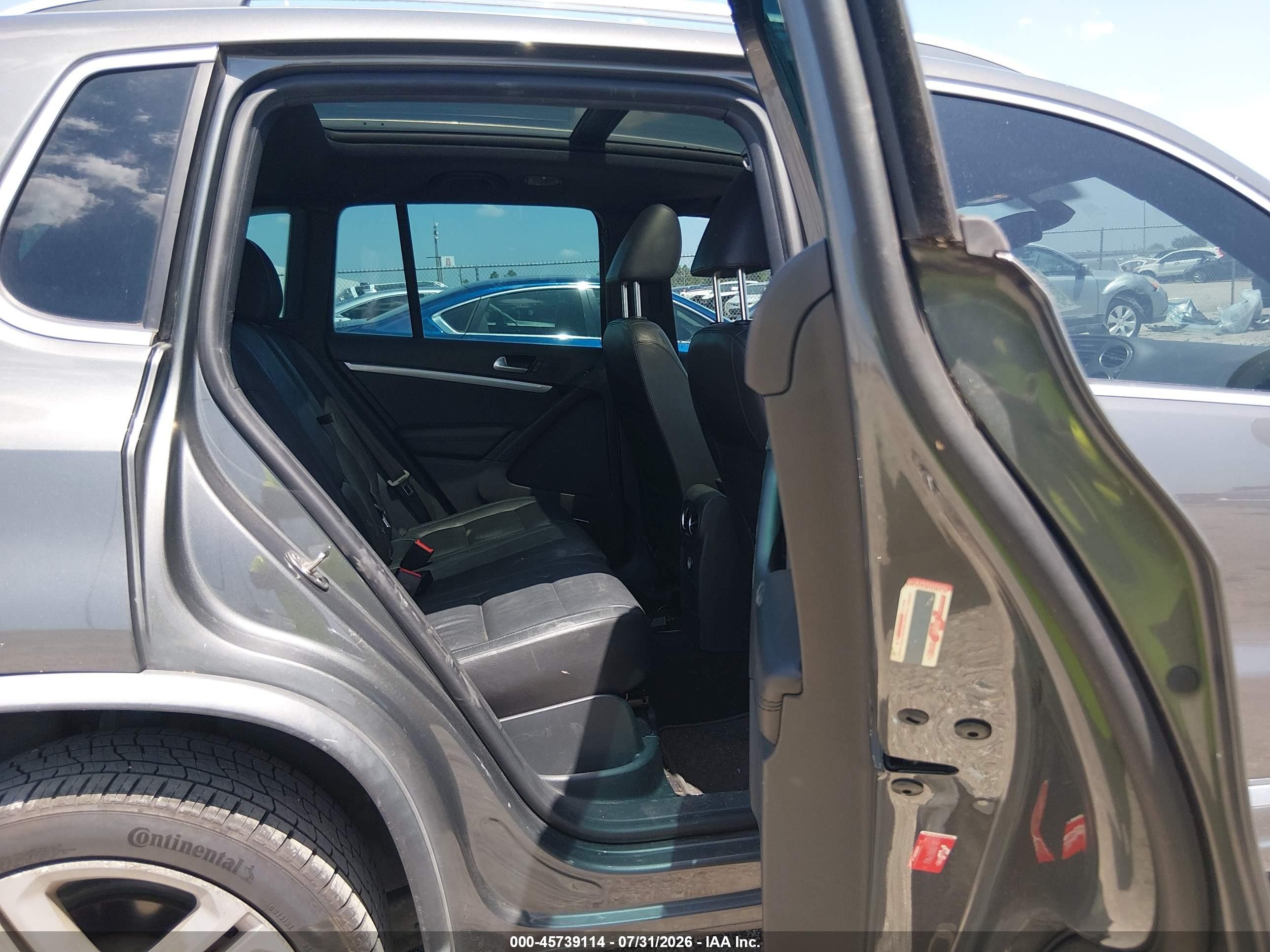 2015 Volkswagen Tiguan R-line Gray vin: WVGAV7AX2FW068716